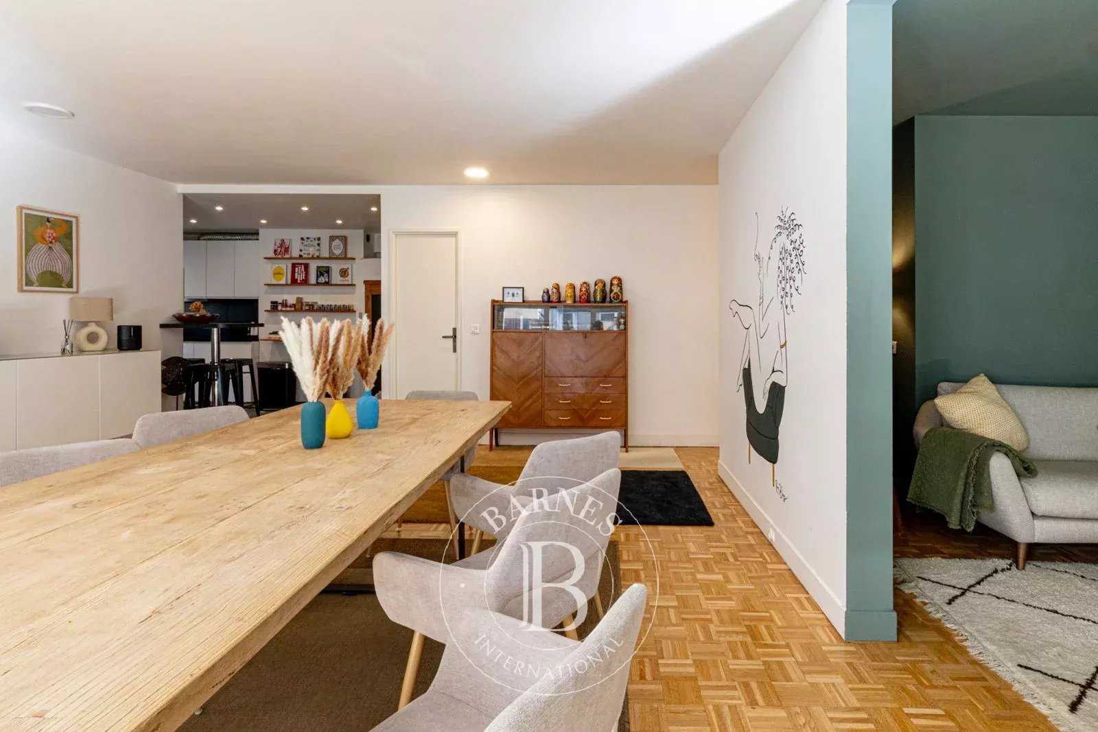 Paris  - Appartement 5 Pièces 4 Chambres