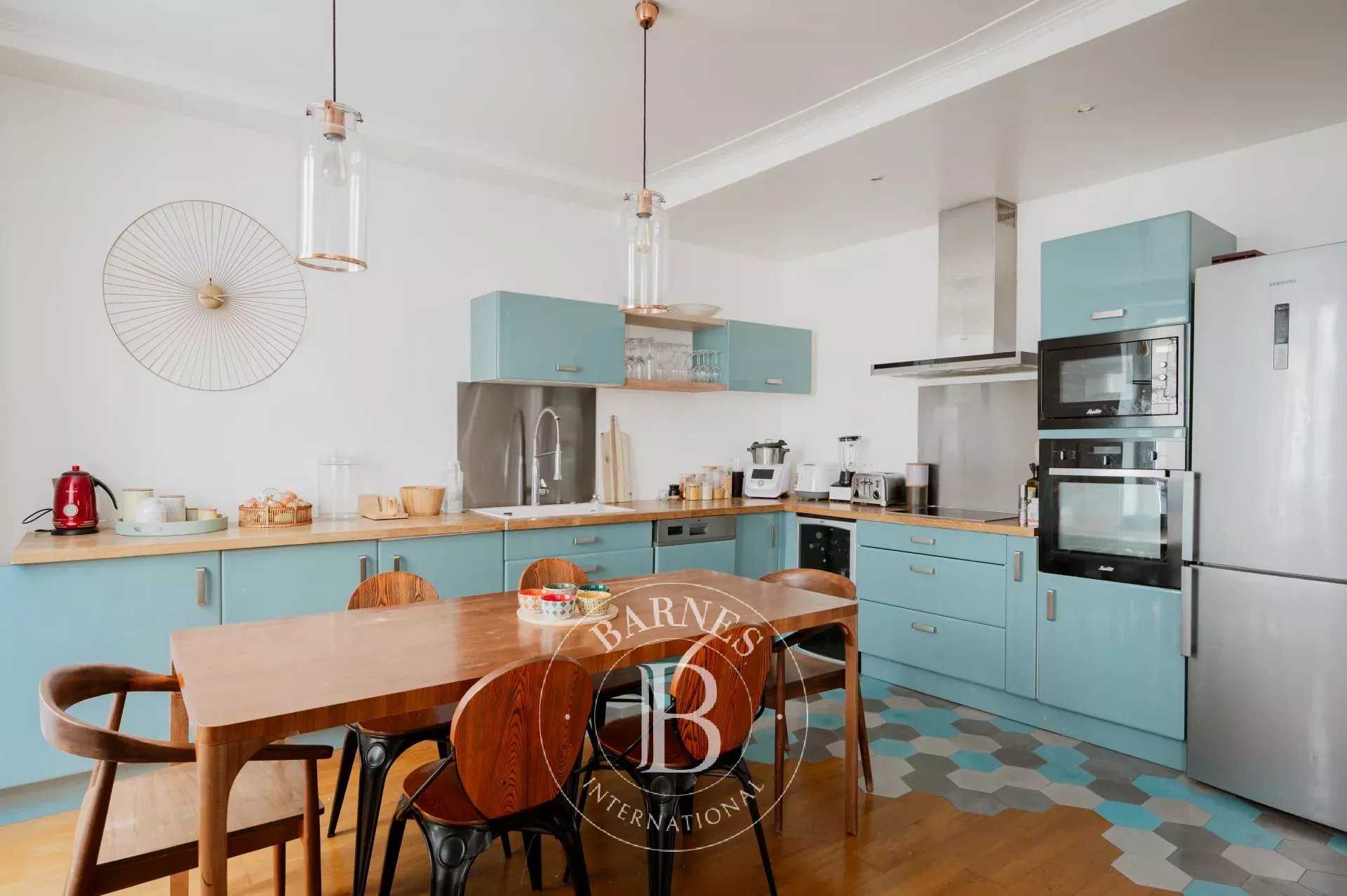 Paris  - Appartement 4 Pi&egrave;ces 3 Chambres