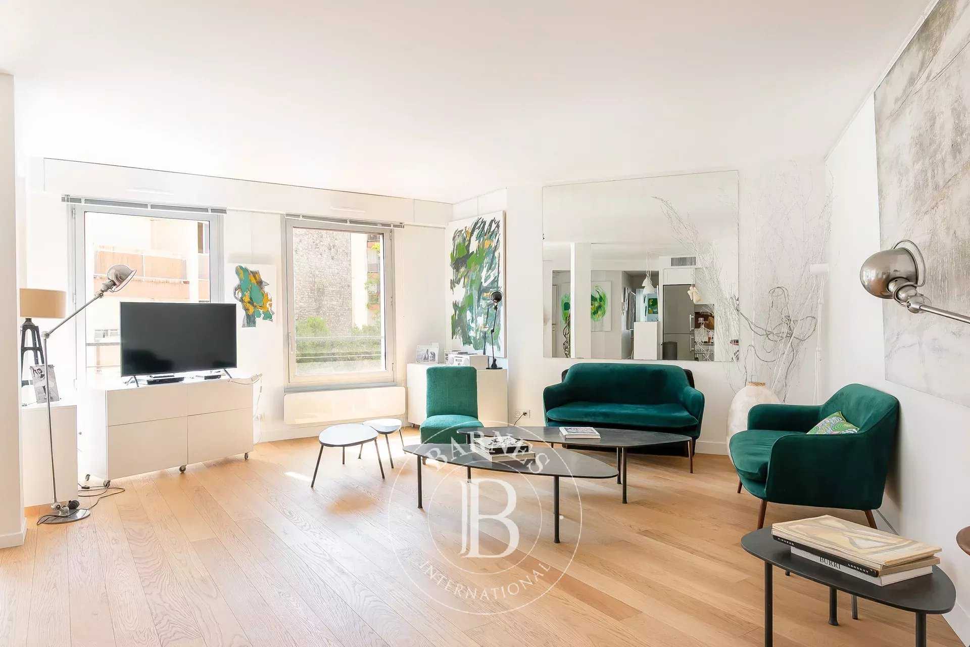 Paris  - Appartement 4 Pièces 2 Chambres