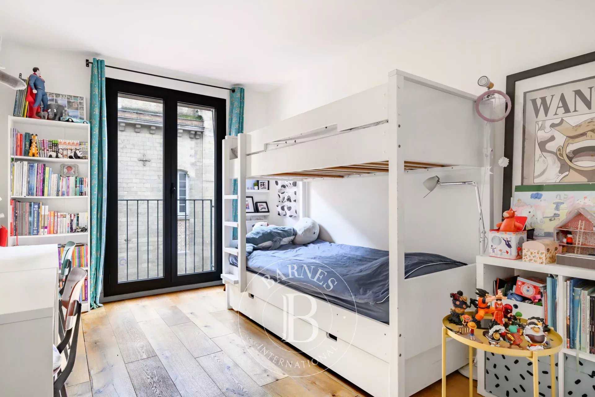 Paris  - Appartement 5 Pièces 3 Chambres