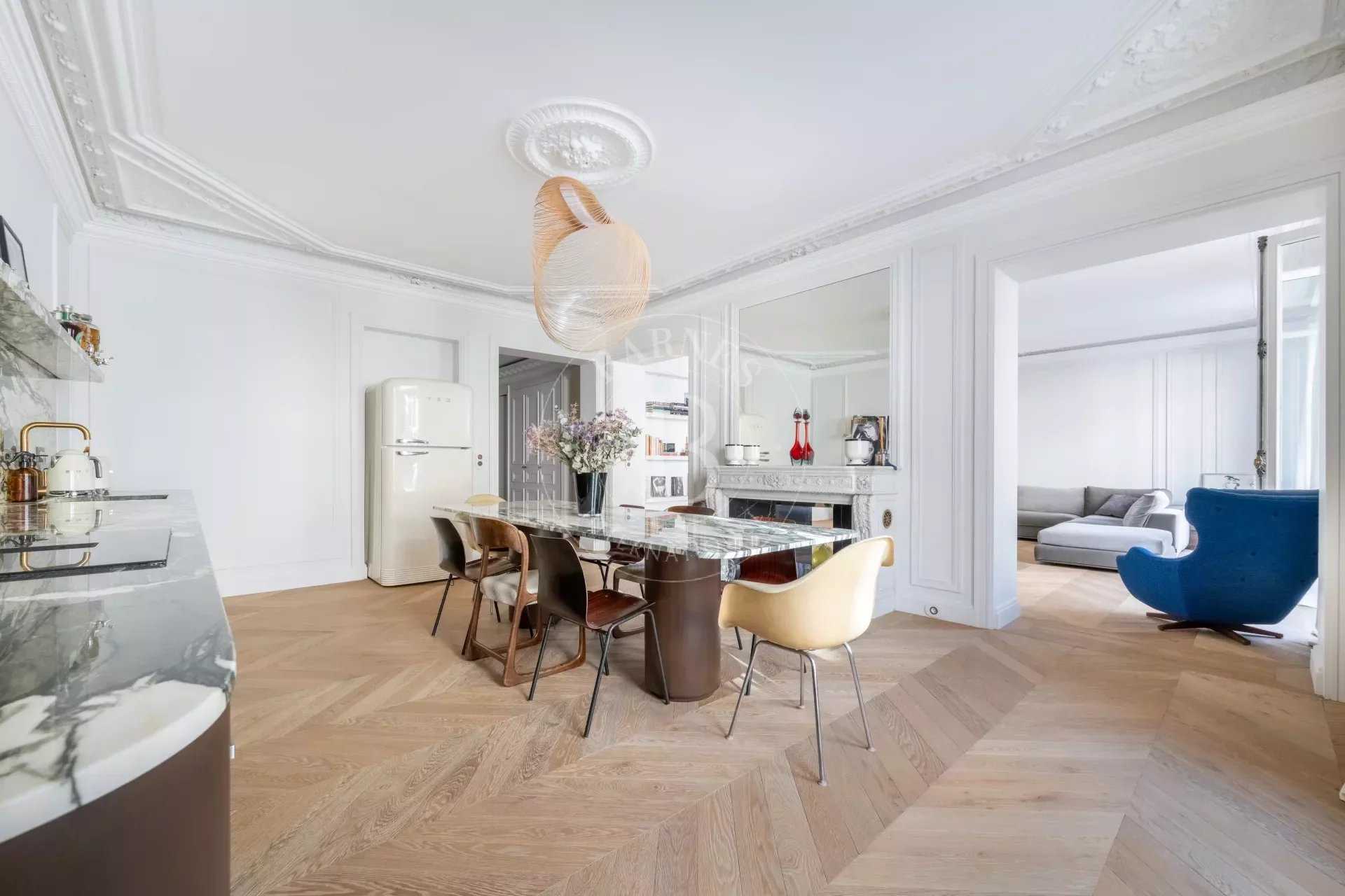 Paris  - Appartement 6 Pièces 4 Chambres