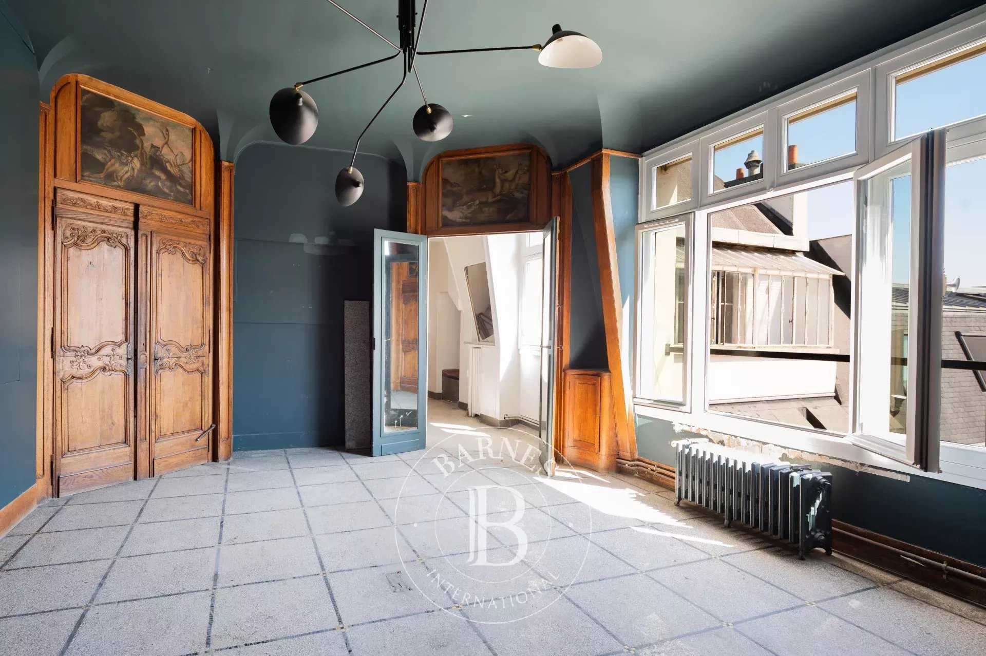 Paris  - Appartement 8 Pièces 4 Chambres