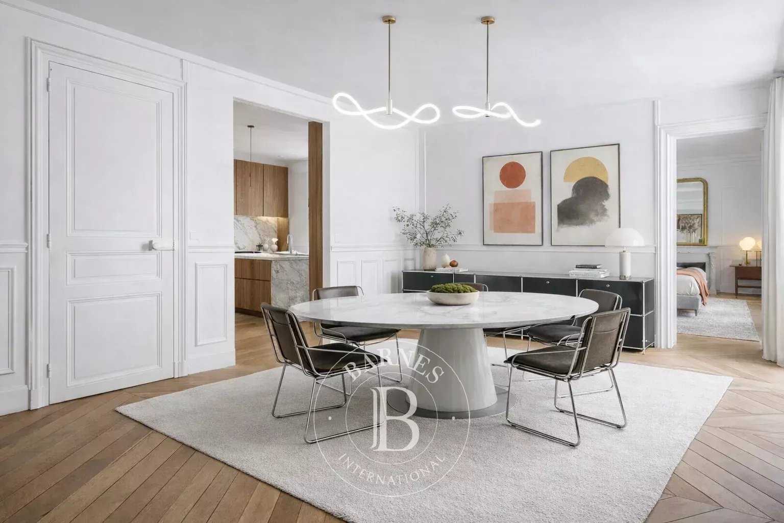 Paris  - Appartement 6 Pi&egrave;ces 3 Chambres