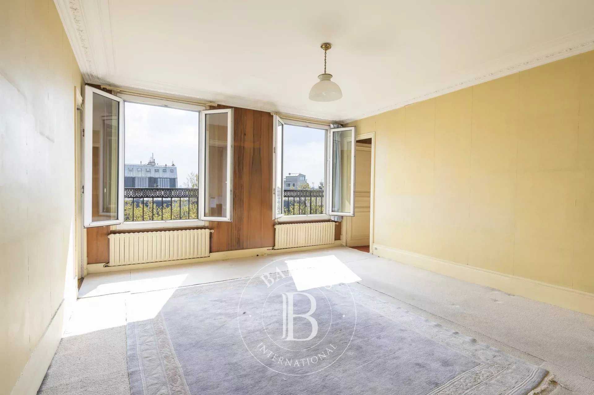 Paris  - Appartement 7 Pièces 5 Chambres
