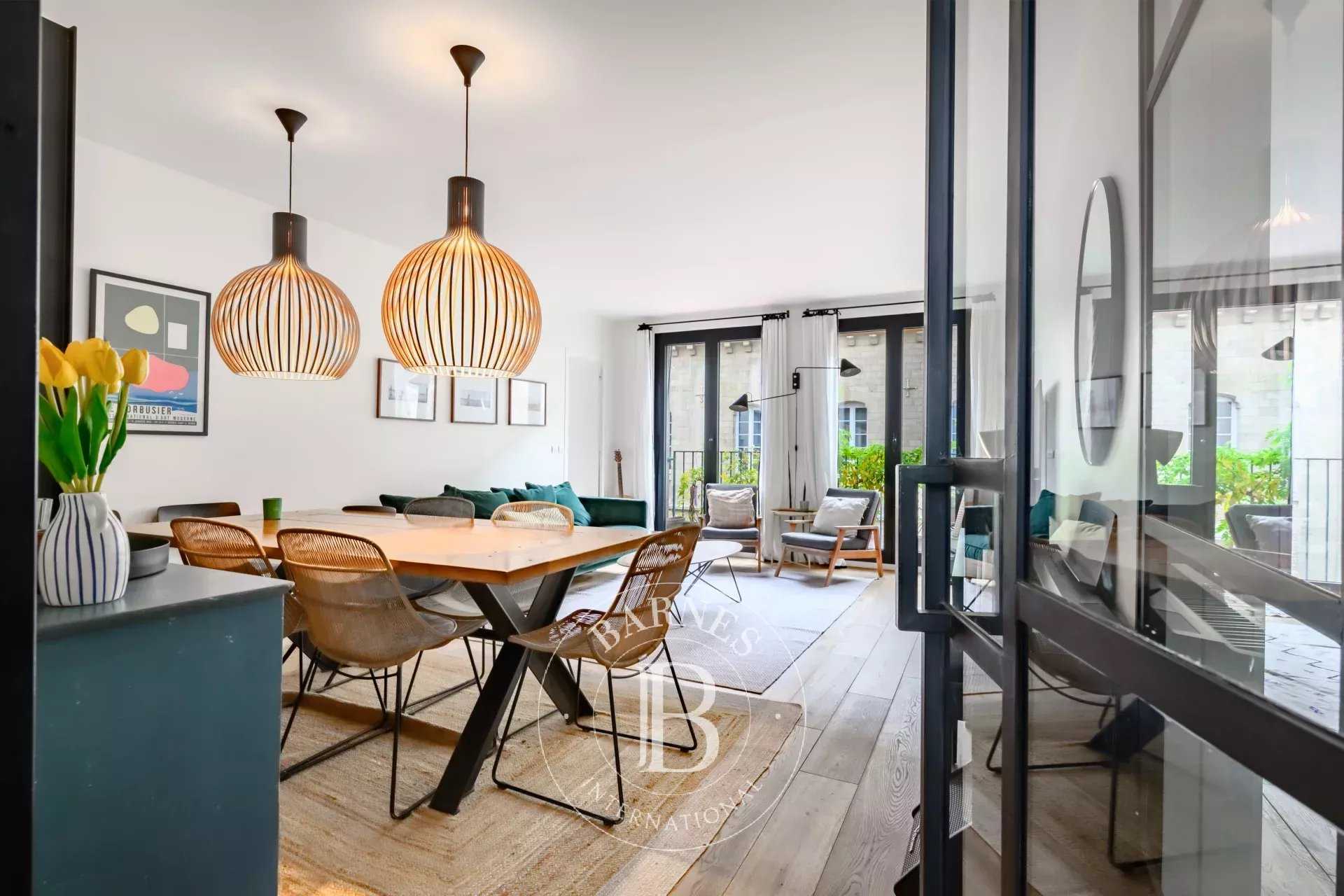 Paris  - Appartement 5 Pièces 3 Chambres