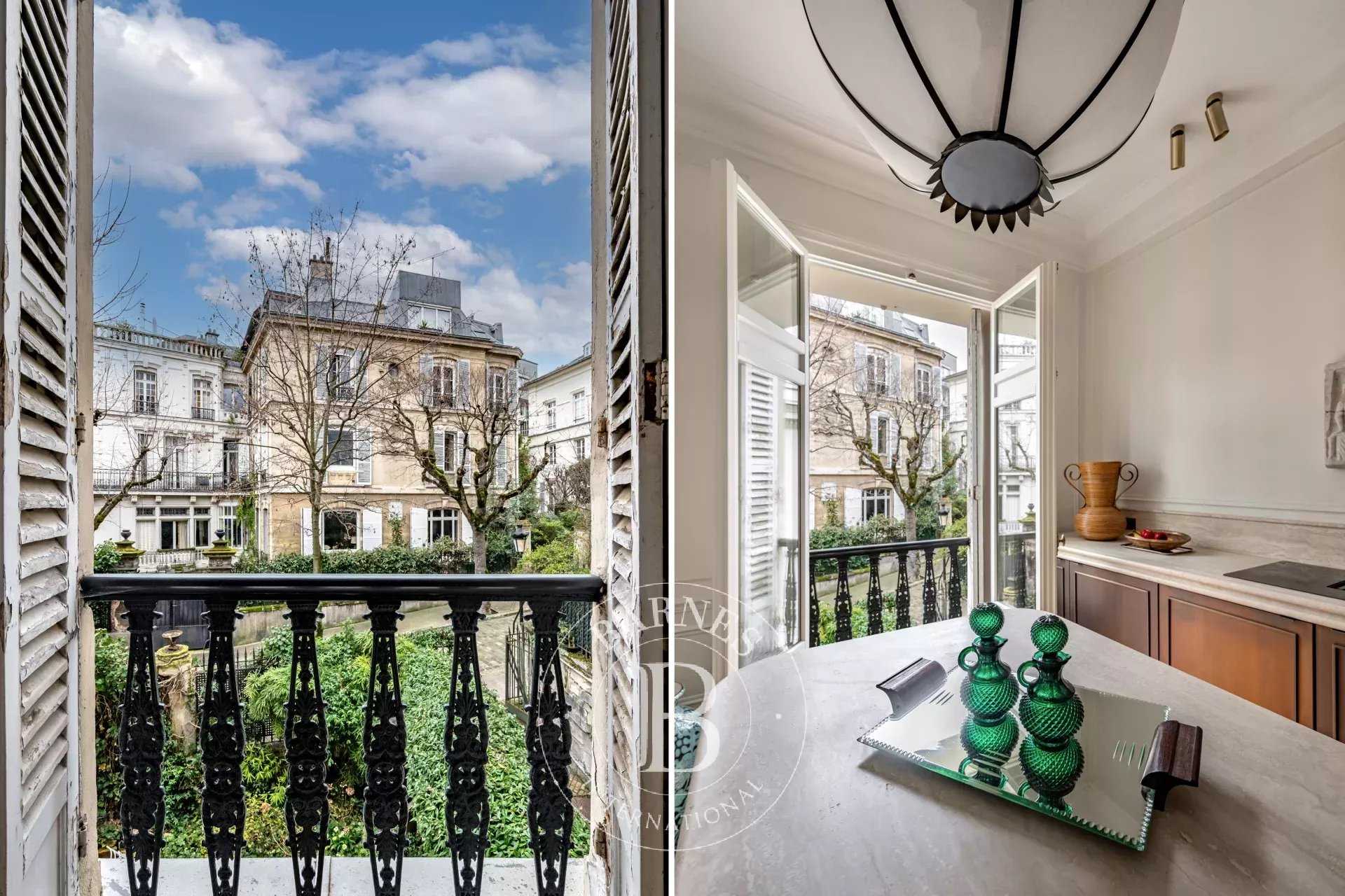 Paris  - Appartement 5 Pièces 2 Chambres