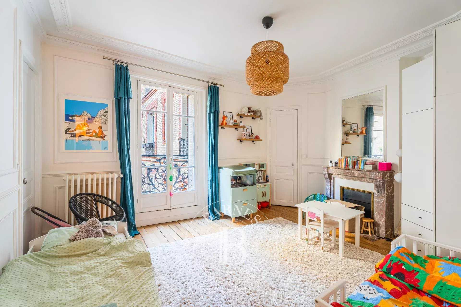 Paris  - Appartement 4 Pi&egrave;ces 2 Chambres