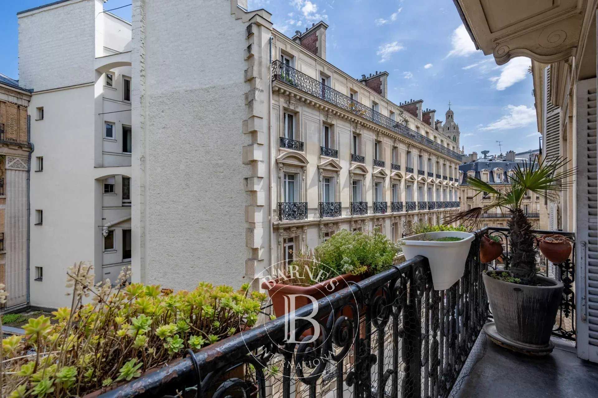 Paris  - Appartement 3 Pi&egrave;ces 2 Chambres