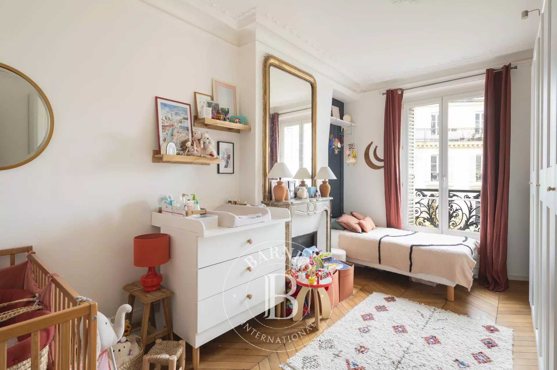 Paris  - Appartement 4 Pièces 2 Chambres