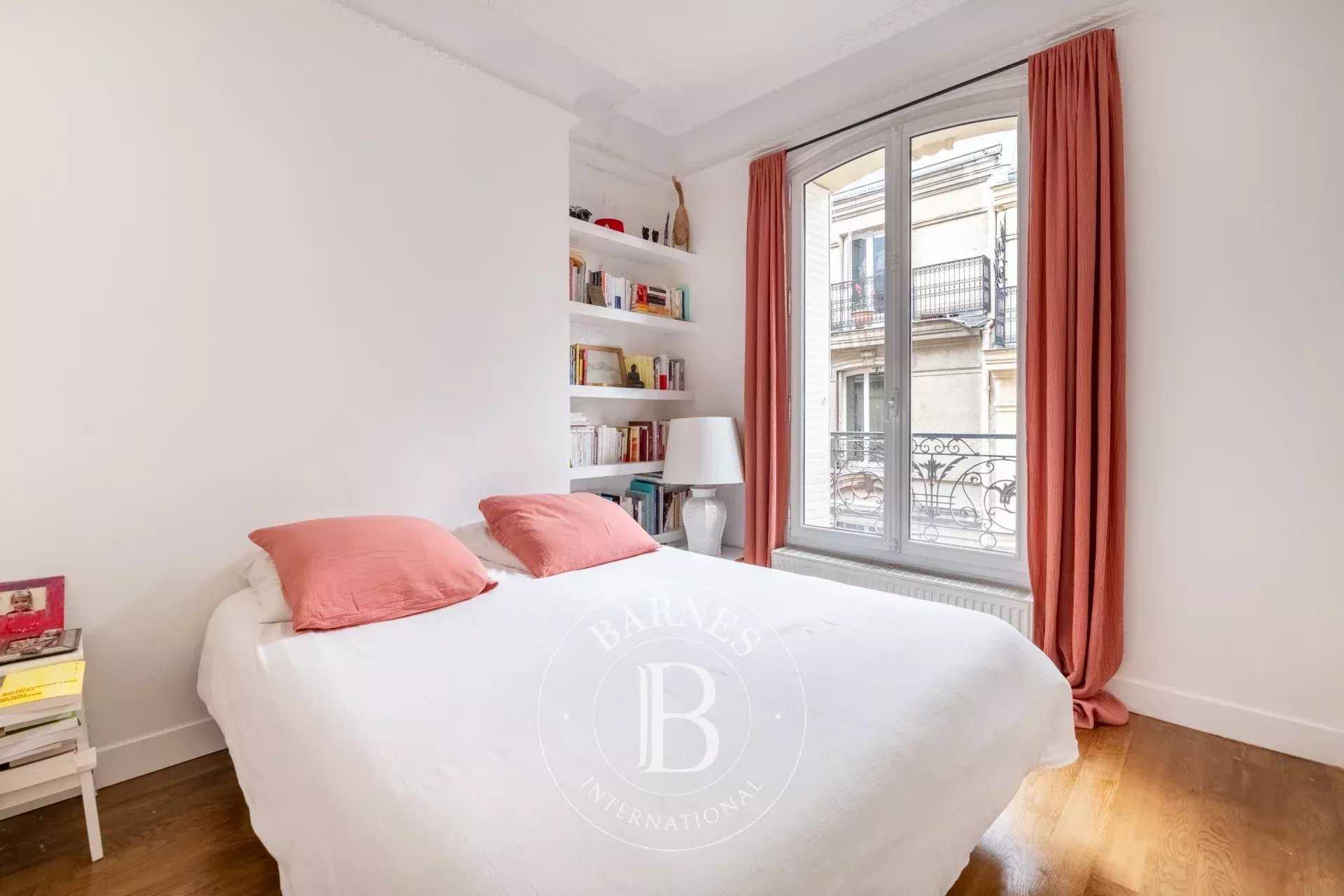 Paris  - Appartement 3 Pièces 2 Chambres