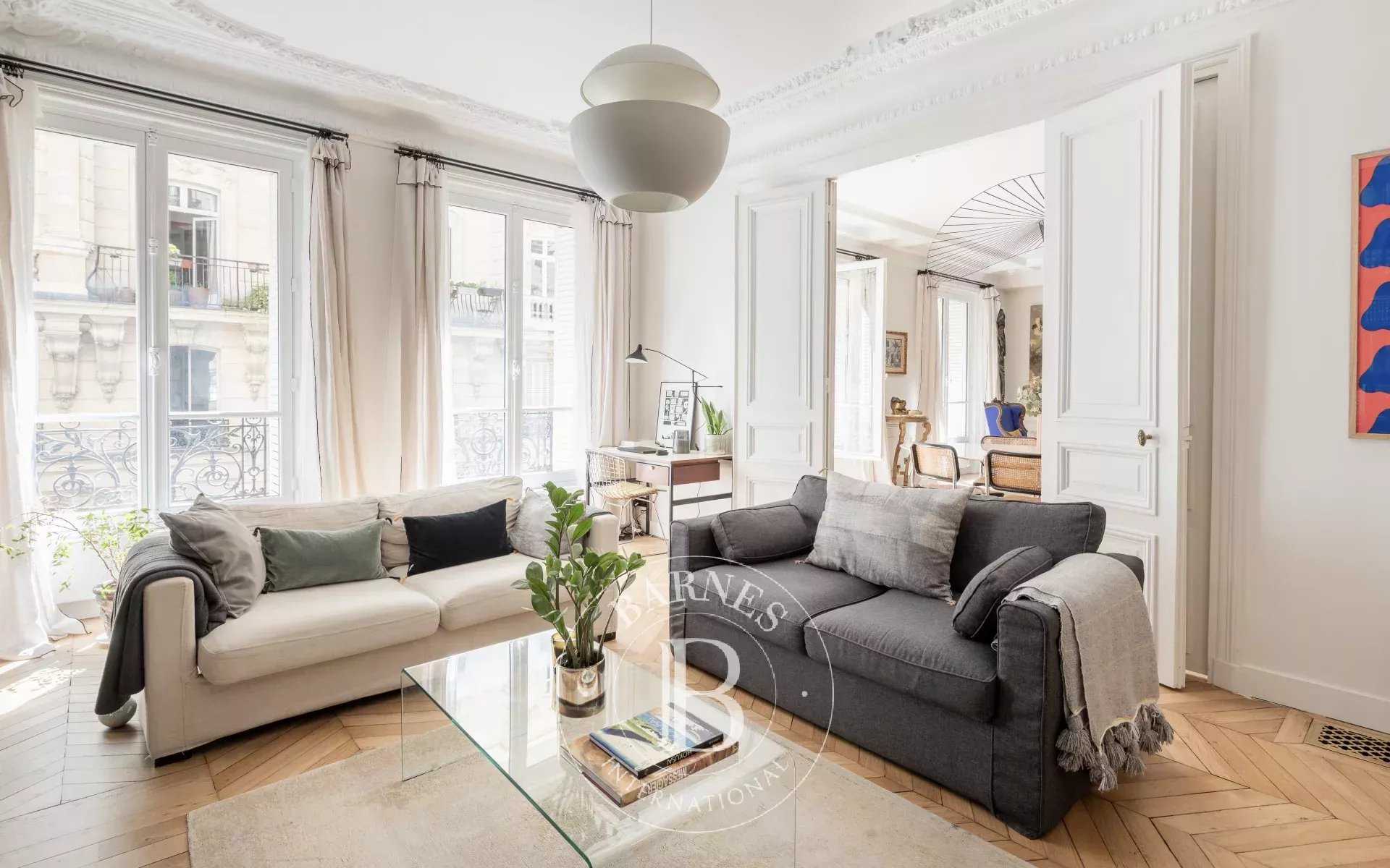 Paris  - Appartement 5 Pièces 3 Chambres