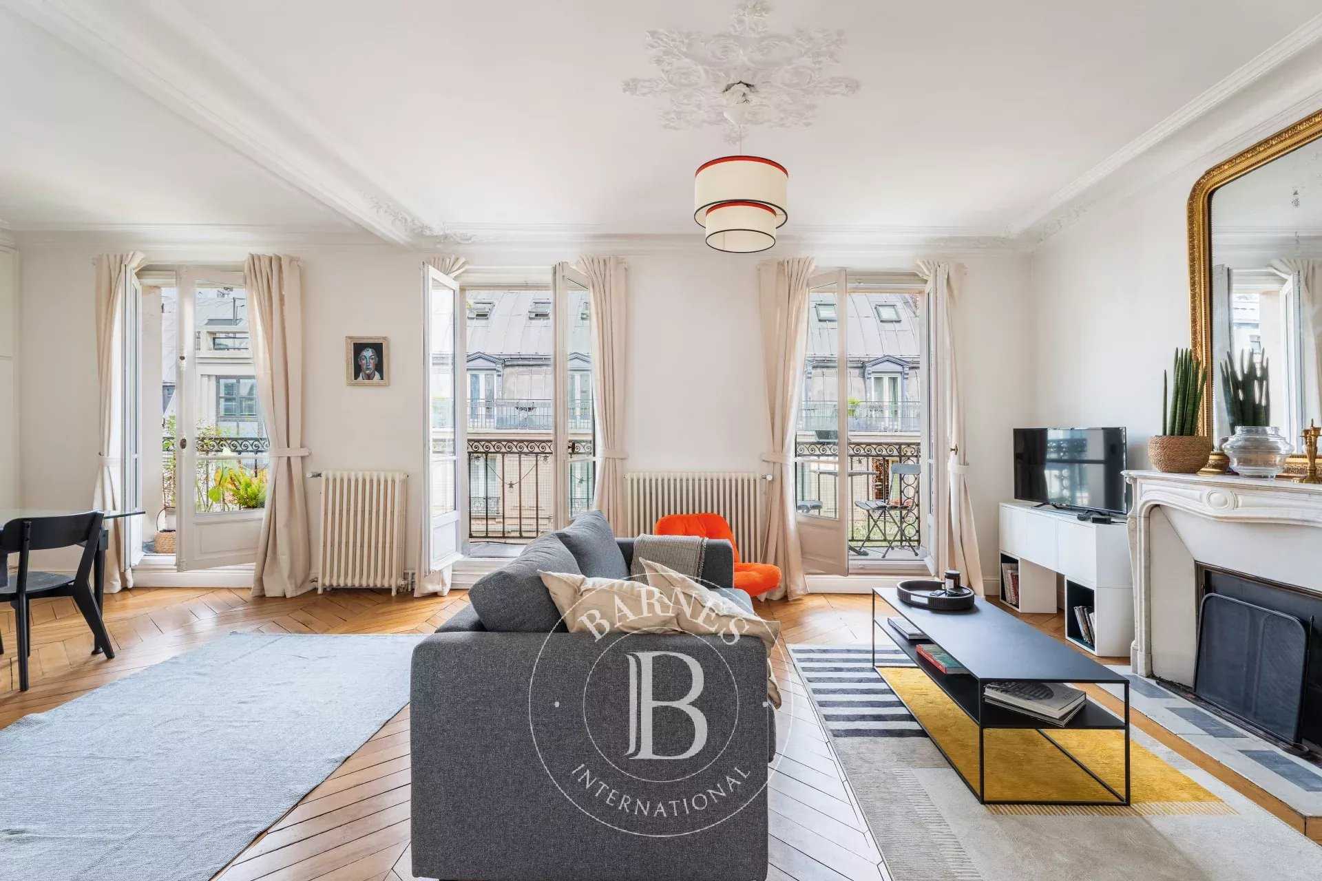 Paris  - Appartement 4 Pi&egrave;ces 2 Chambres