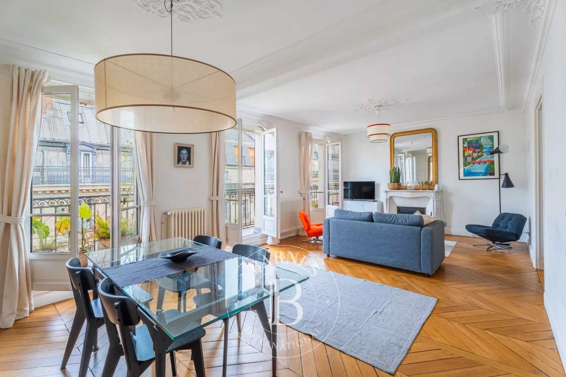 Paris  - Appartement 4 Pi&egrave;ces 2 Chambres