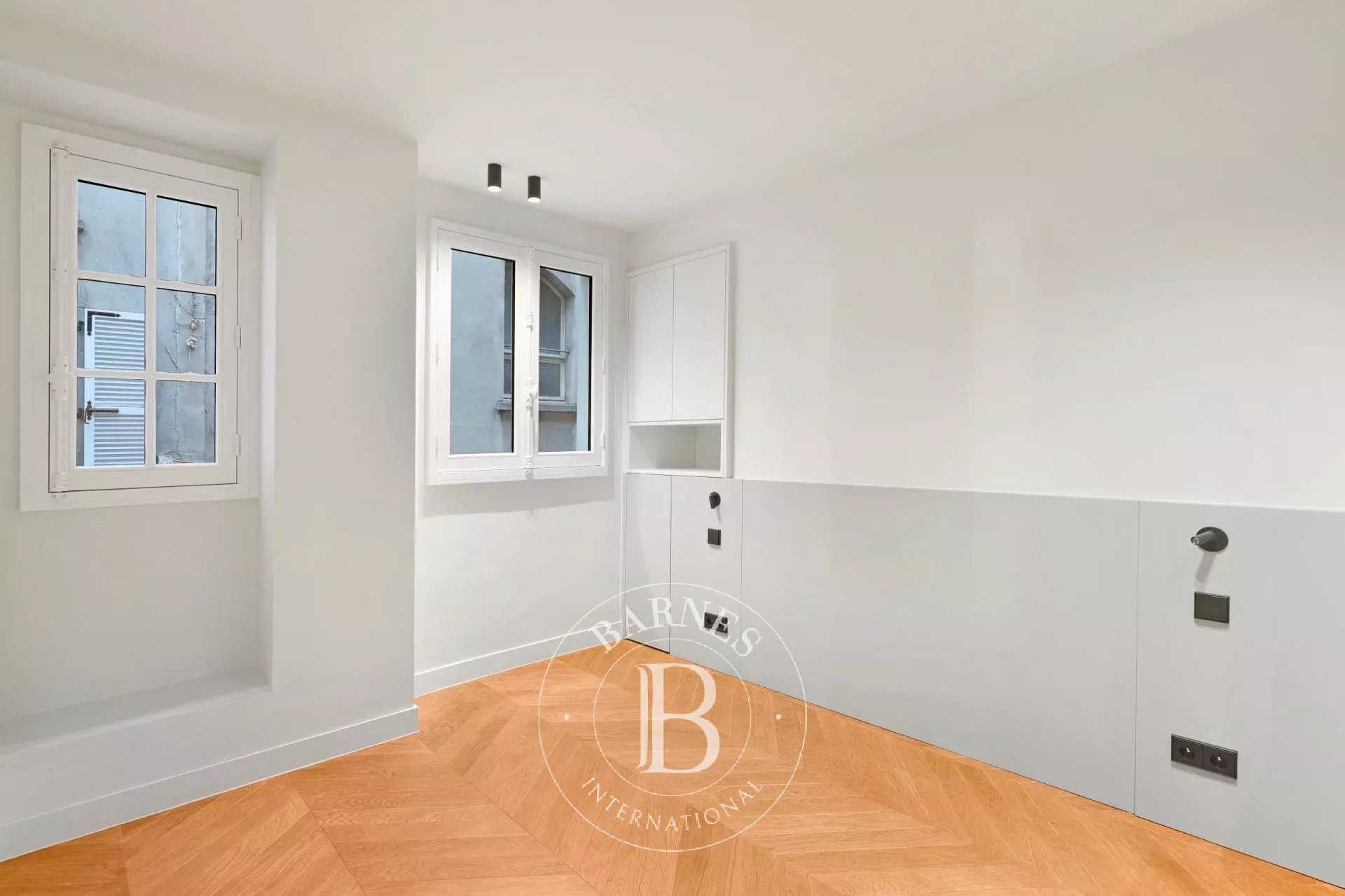 Paris  - Appartement 5 Pi&egrave;ces 3 Chambres
