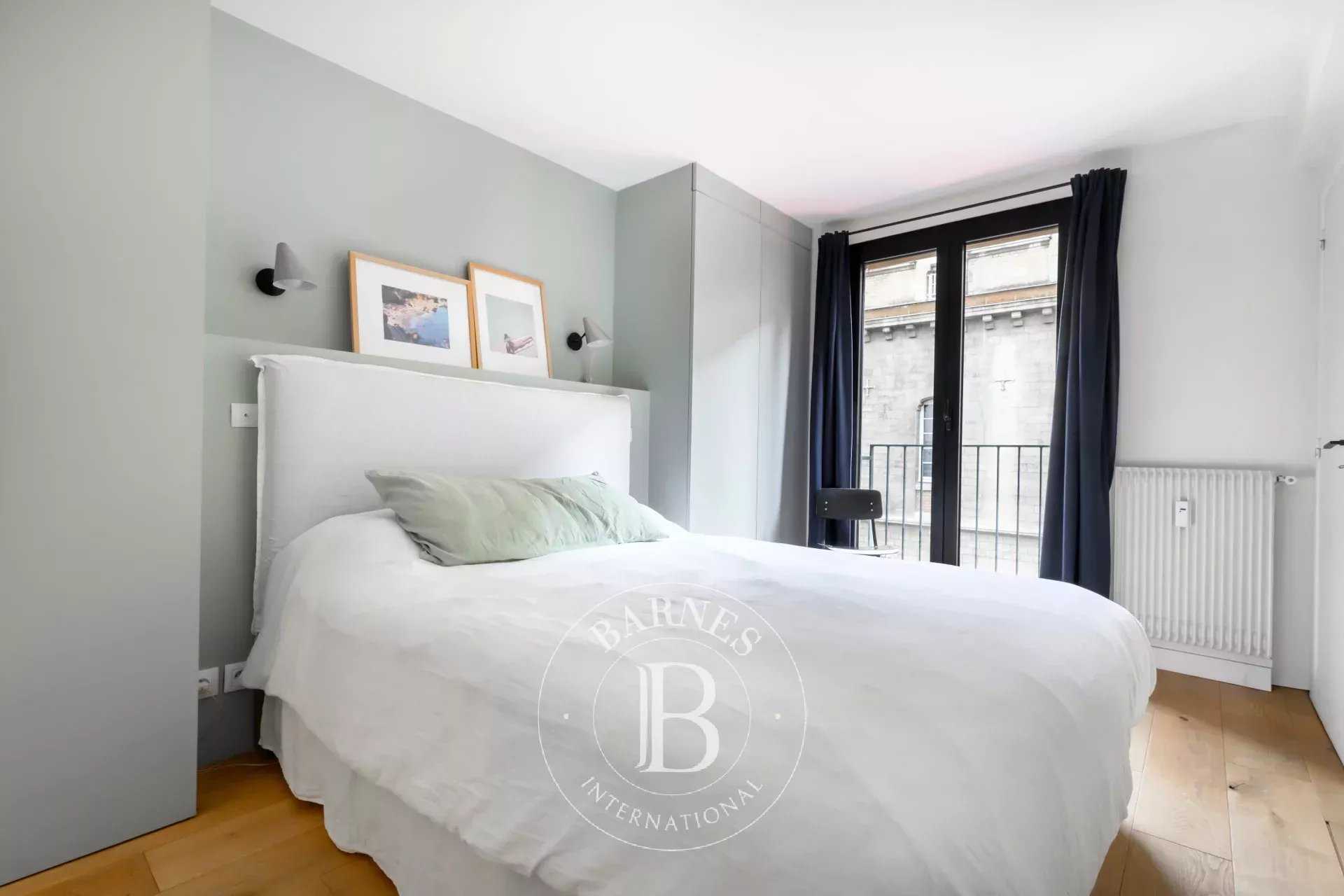 Paris  - Appartement 5 Pièces 3 Chambres