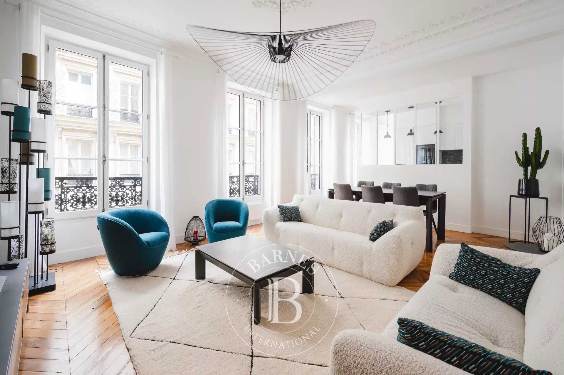 Paris  - Appartement 5 Pi&egrave;ces 2 Chambres