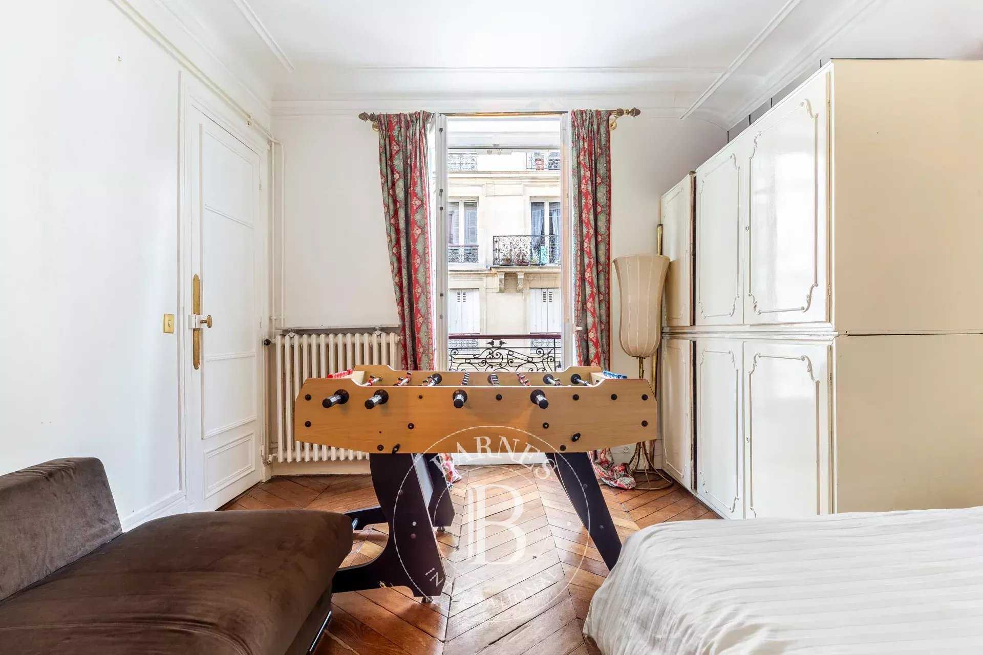 Paris  - Appartement 4 Pièces 3 Chambres