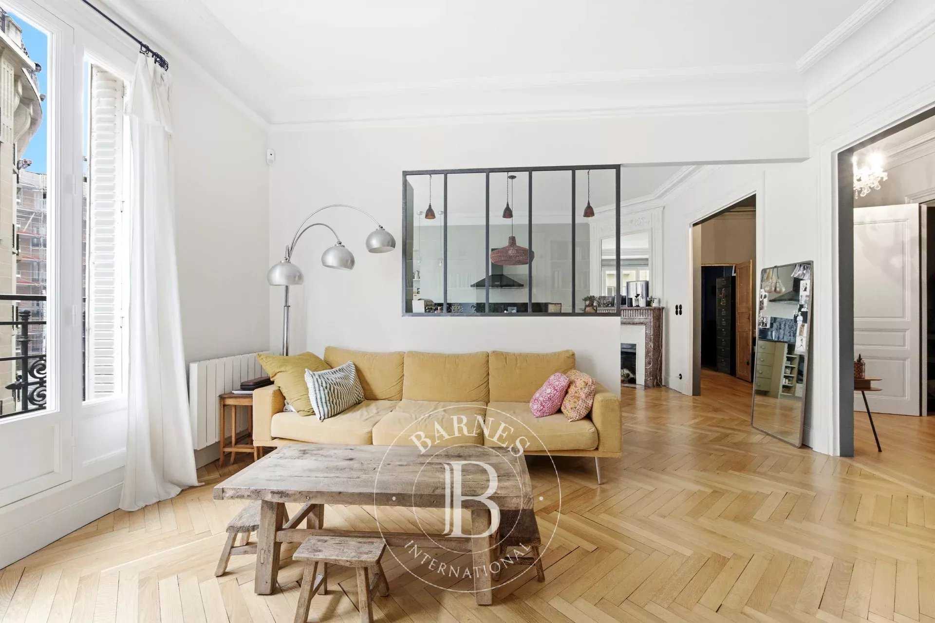 Paris  - Appartement 5 Pi&egrave;ces 3 Chambres