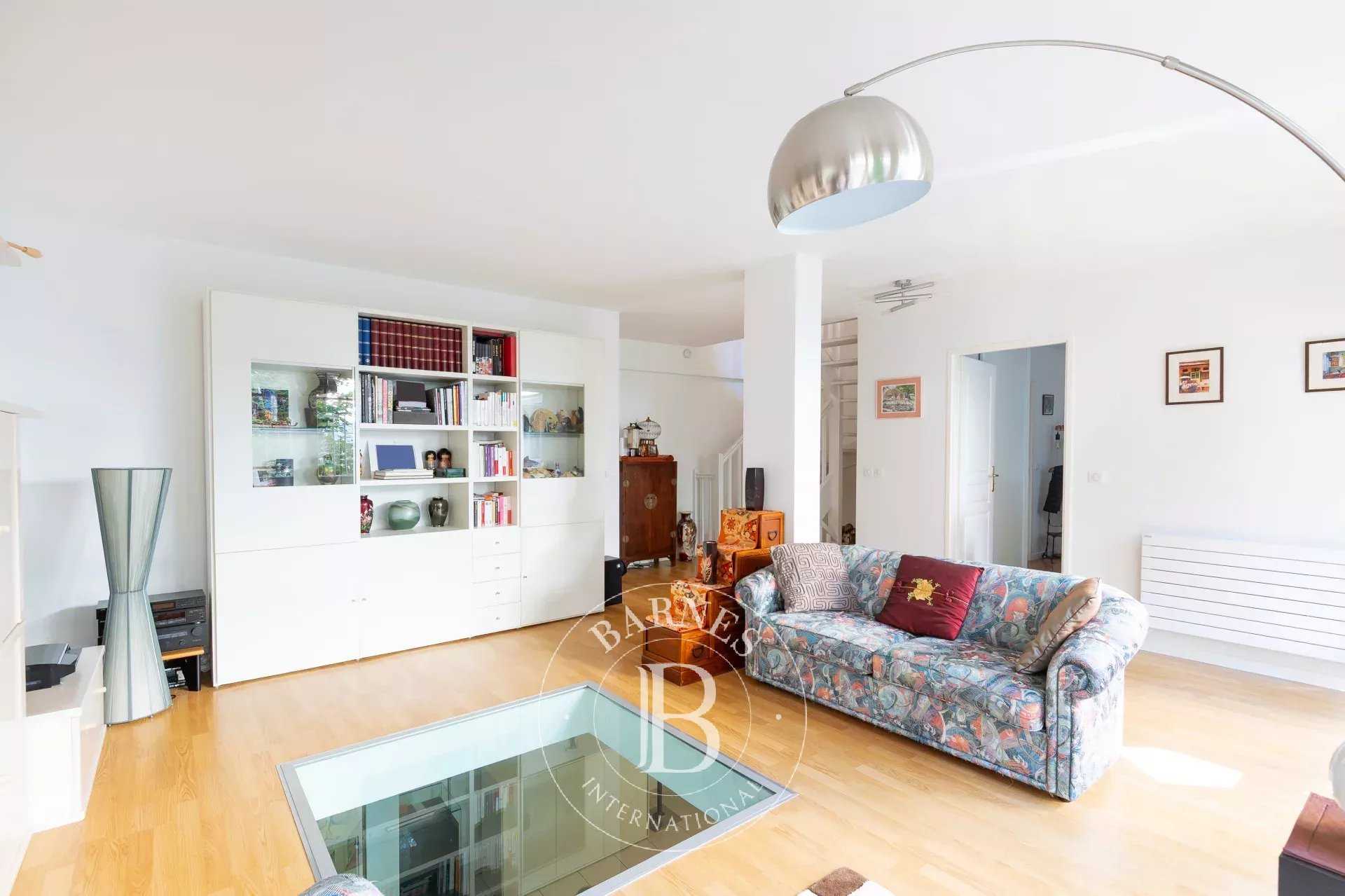 Paris  - Appartement 6 Pièces 4 Chambres