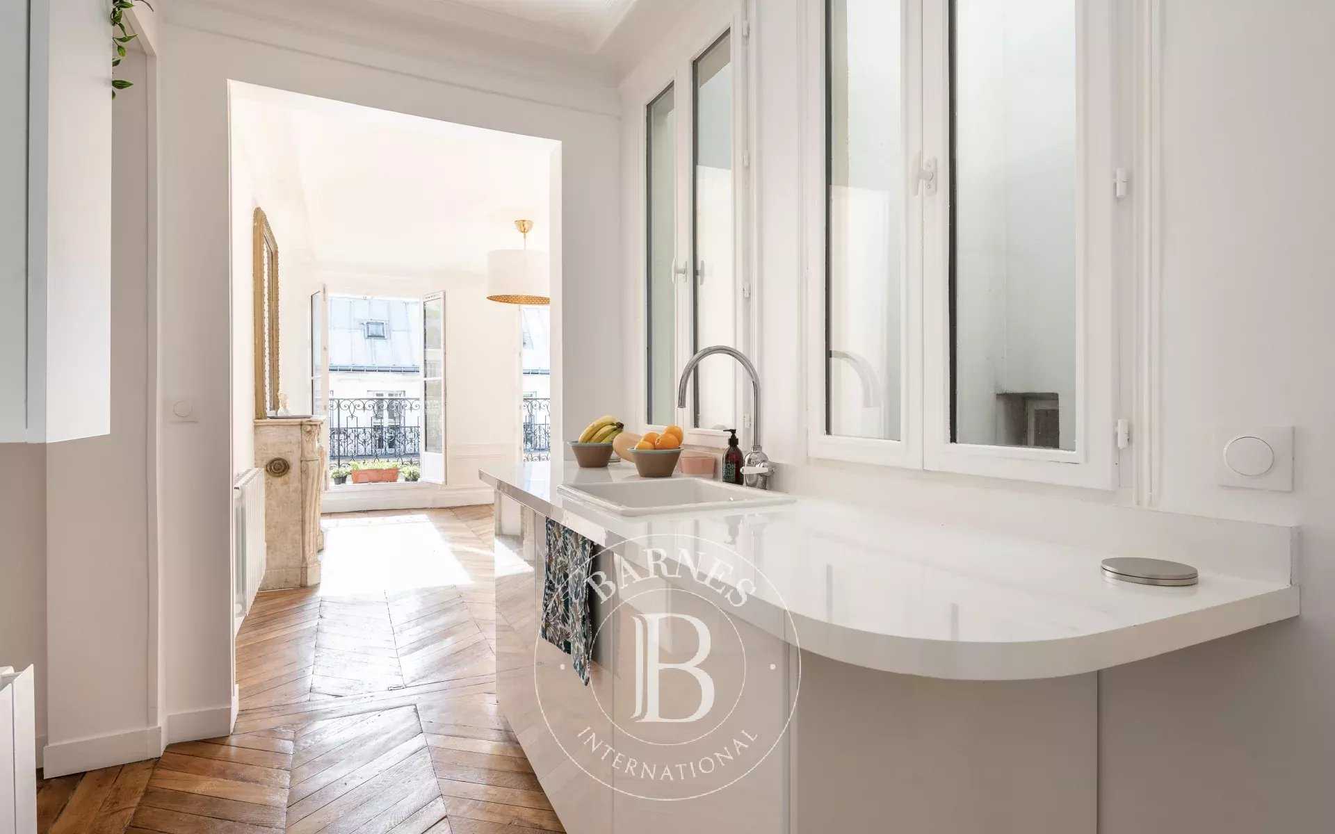 Paris  - Appartement 5 Pièces 3 Chambres