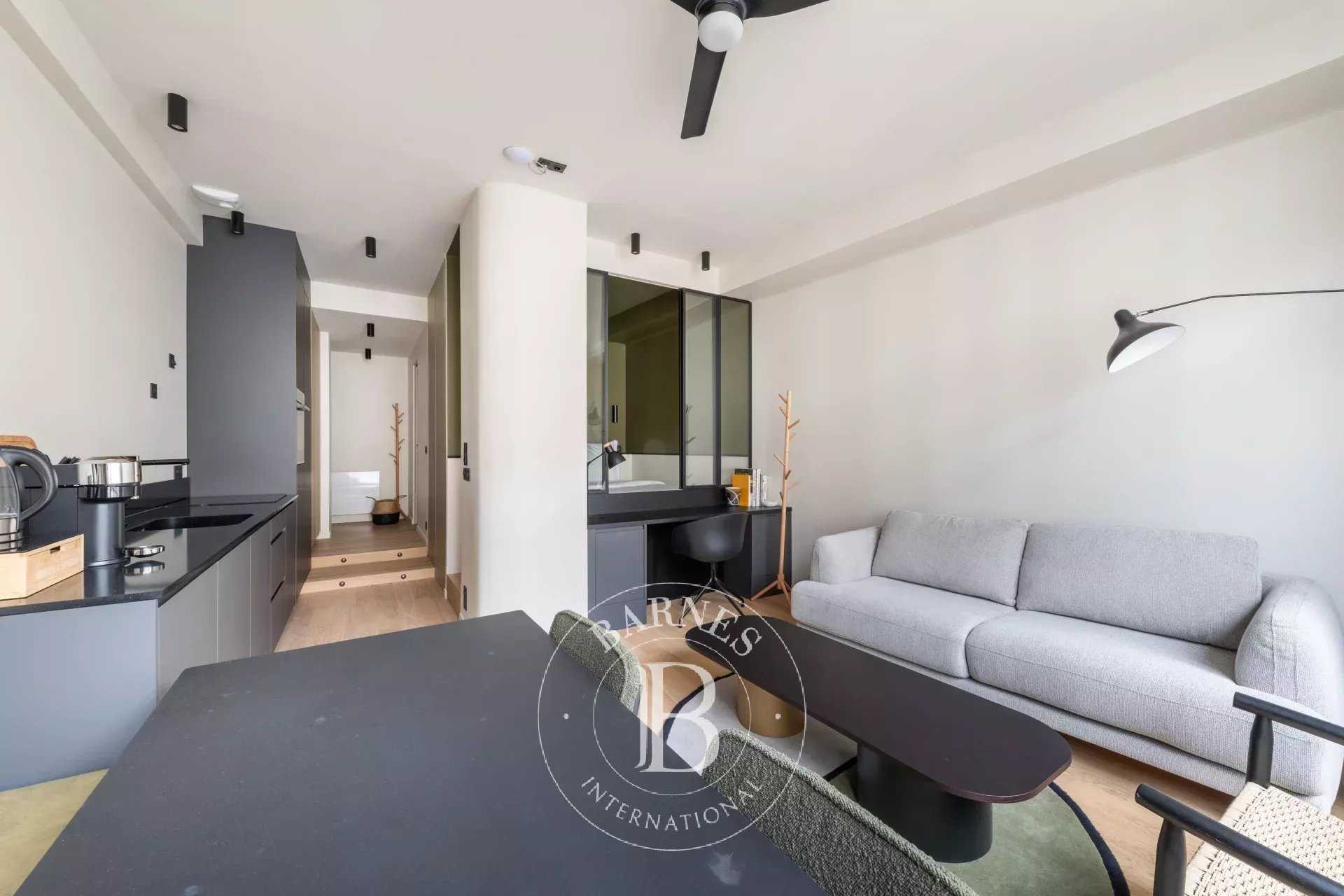 Paris  - Appartement 2 Pièces, 1 Chambre