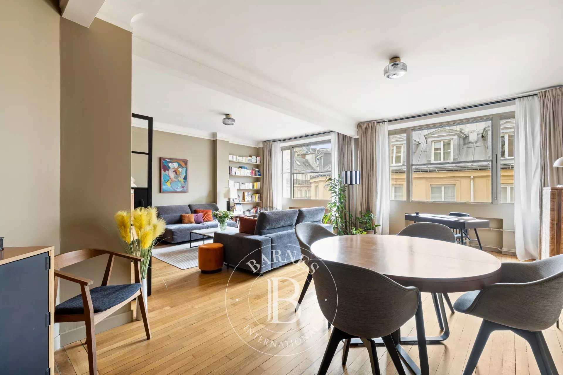 Paris  - Appartement 5 Pi&egrave;ces 2 Chambres