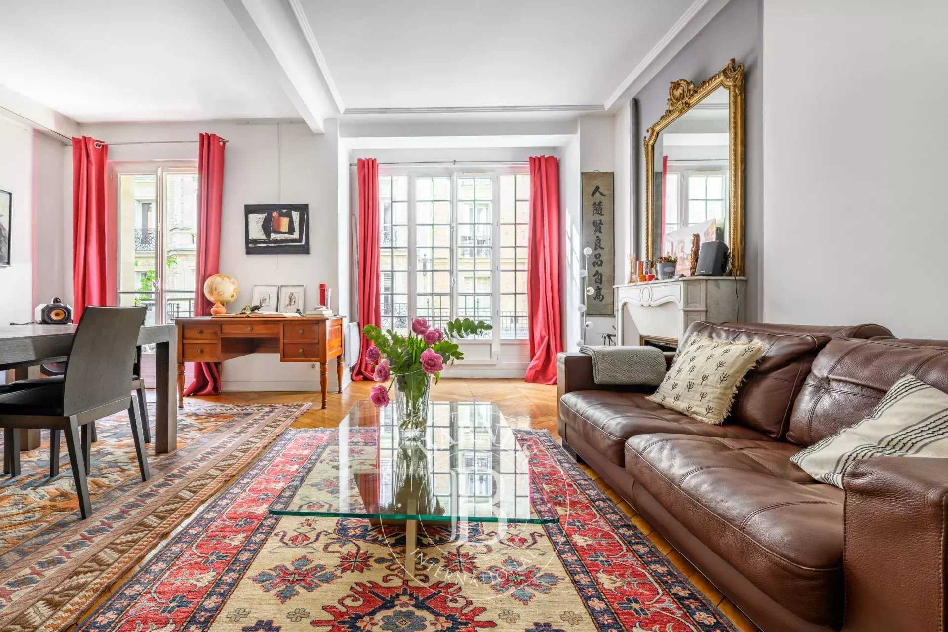 Paris  - Appartement 4 Pièces 2 Chambres