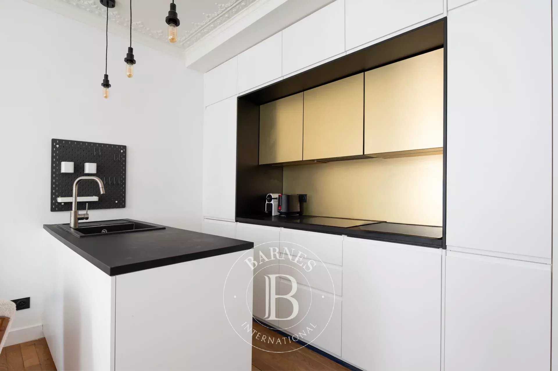 Paris  - Appartement 2 Pièces, 1 Chambre