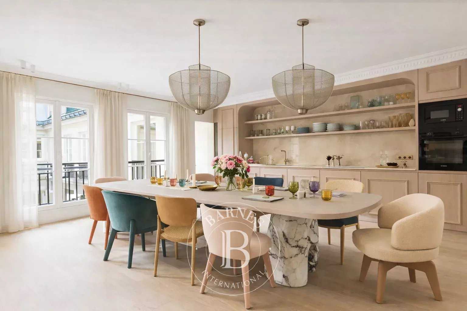 Paris  - Appartement 5 Pi&egrave;ces 3 Chambres