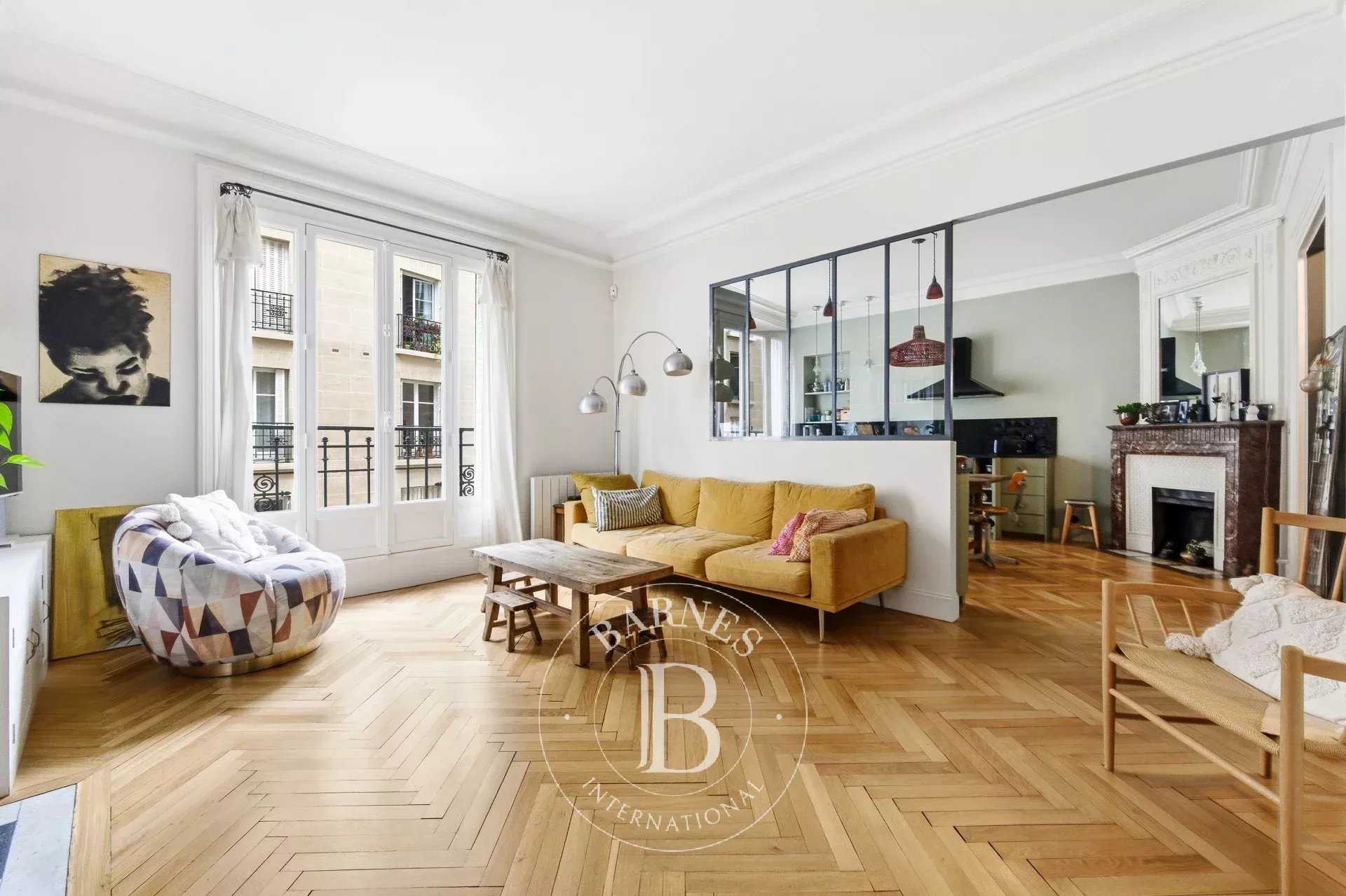 Paris  - Appartement 5 Pi&egrave;ces 3 Chambres
