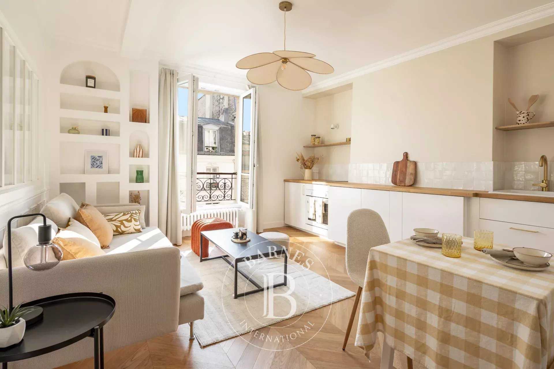 Apartment Paris 75018  -  ref 85676888 (picture 1)