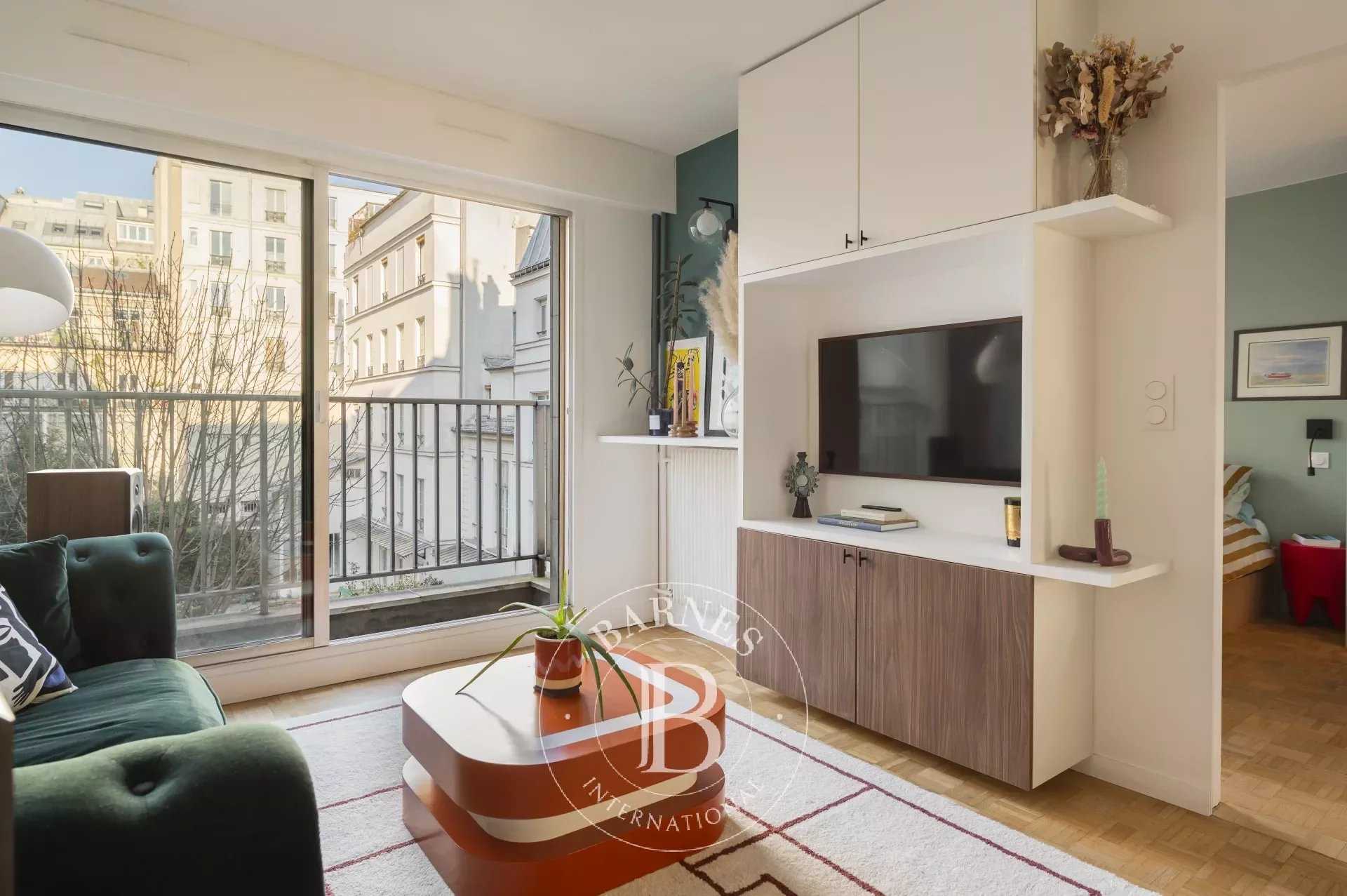 PARIS 9 - RUE DES MARTYRS - 1-BED - FULLY RENOVATED -...
