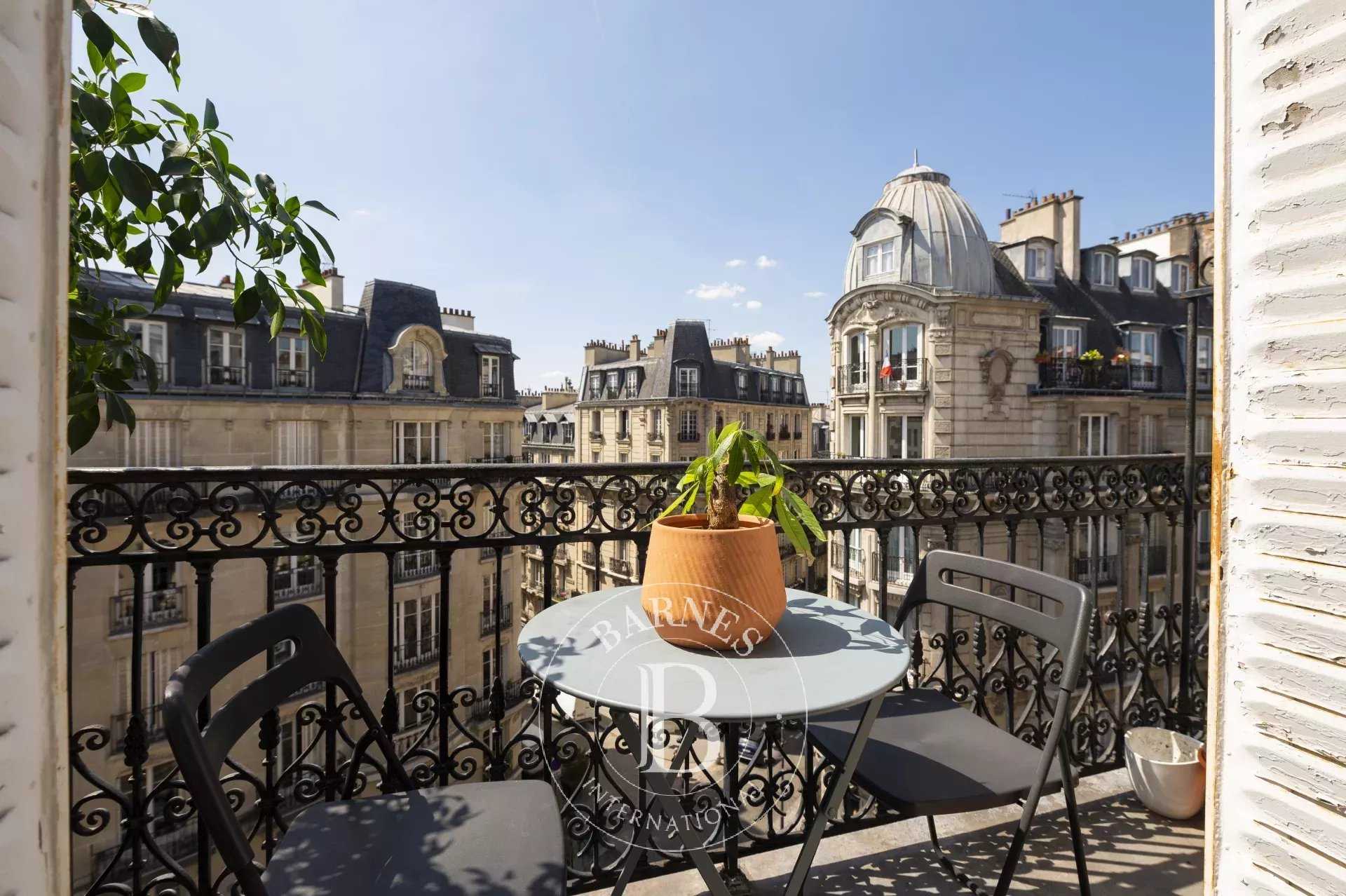 Apartment Paris 75018  -  ref 82625418 (picture 1)