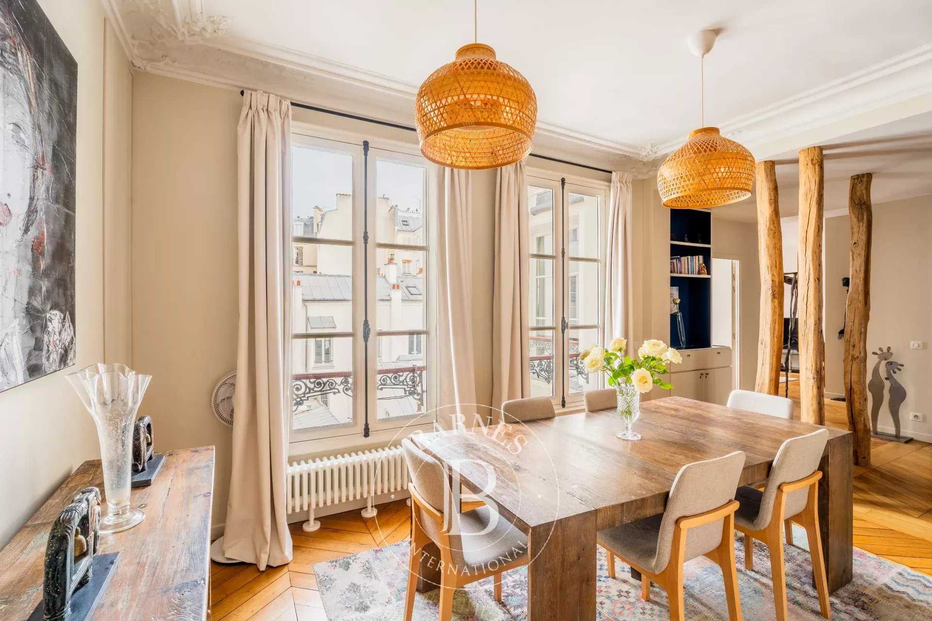 Paris  - Appartement 5 Pi&egrave;ces 3 Chambres