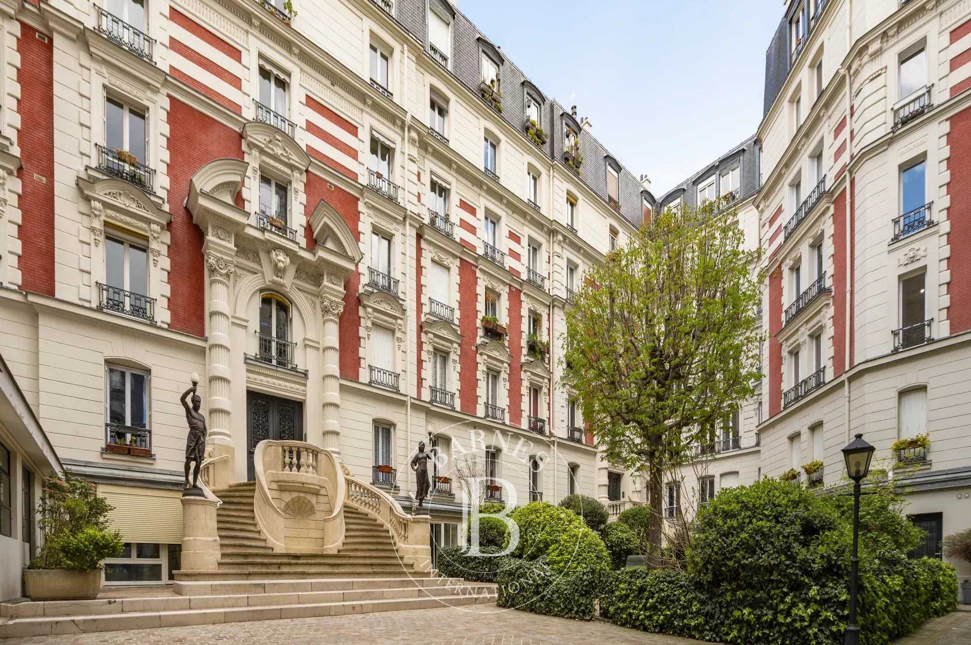 Apartment Paris 75018  -  ref 82374174 (picture 1)