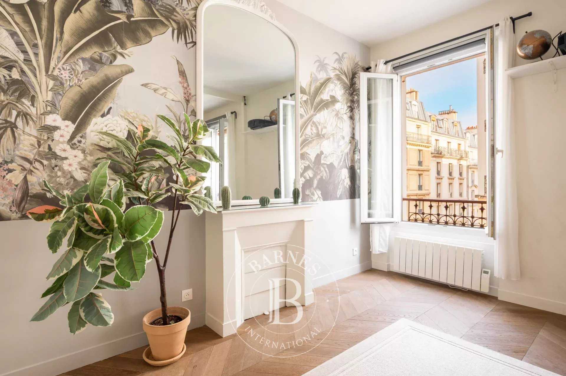 Apartment Paris 75018  -  ref 85786623 (picture 2)