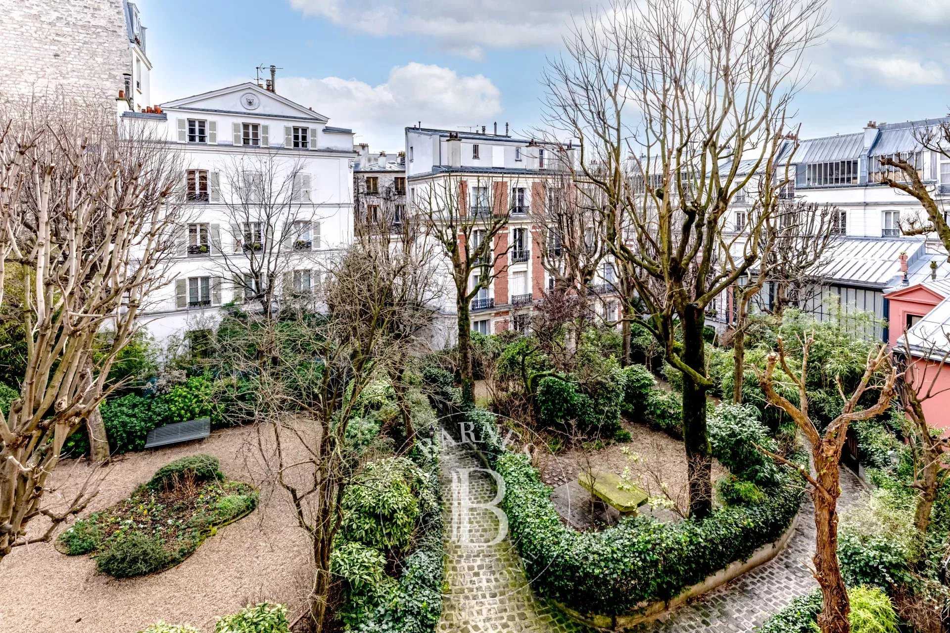 Apartment Paris 75018  -  ref 85618557 (picture 1)