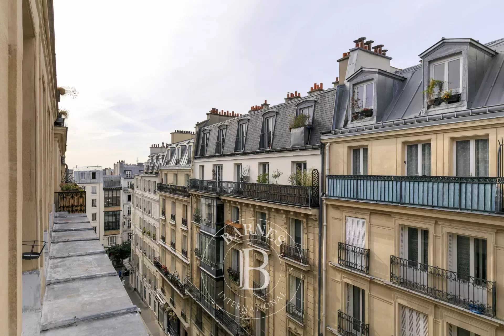 Apartment Paris 75018  -  ref 83450405 (picture 2)