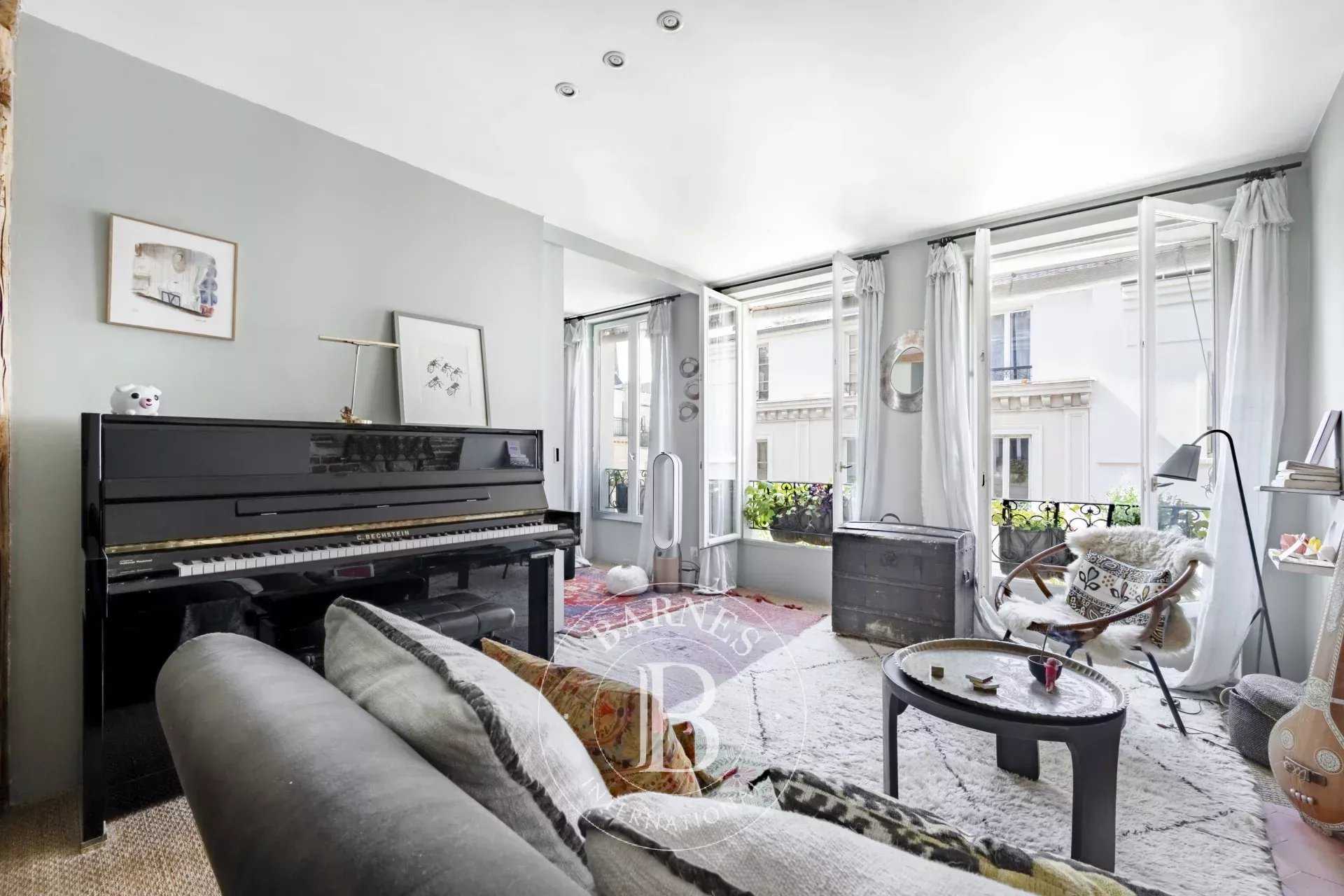 Apartment Paris 75018  -  ref 85832236 (picture 1)