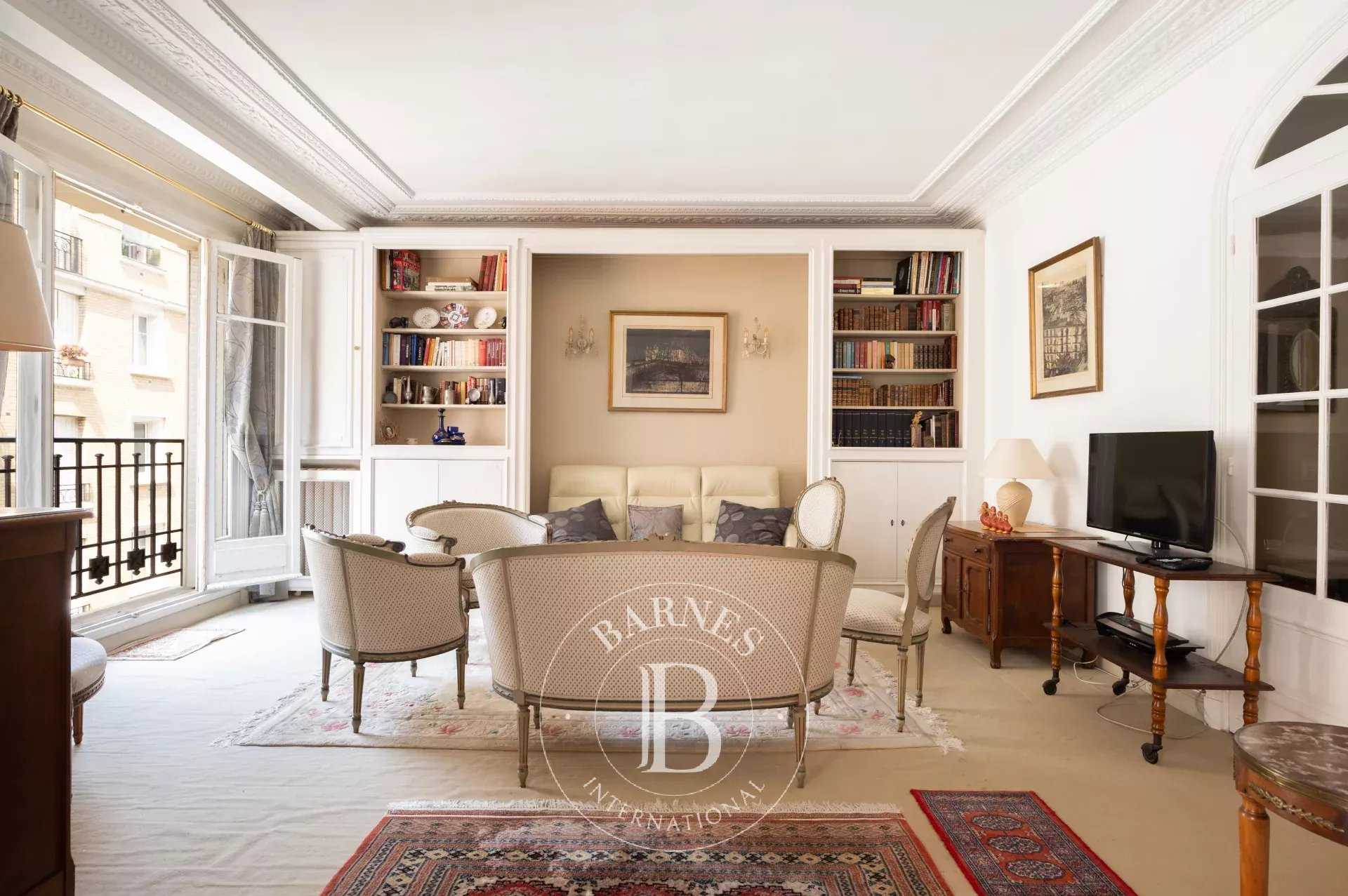 Apartment Paris 75018  -  ref 85976208 (picture 2)
