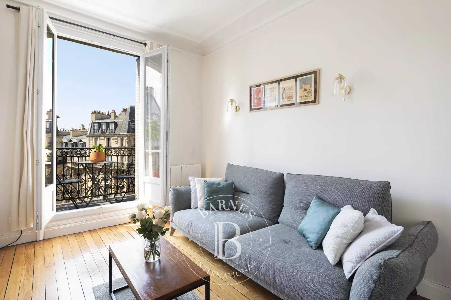 Apartment Paris 75018  -  ref 82625418 (picture 2)
