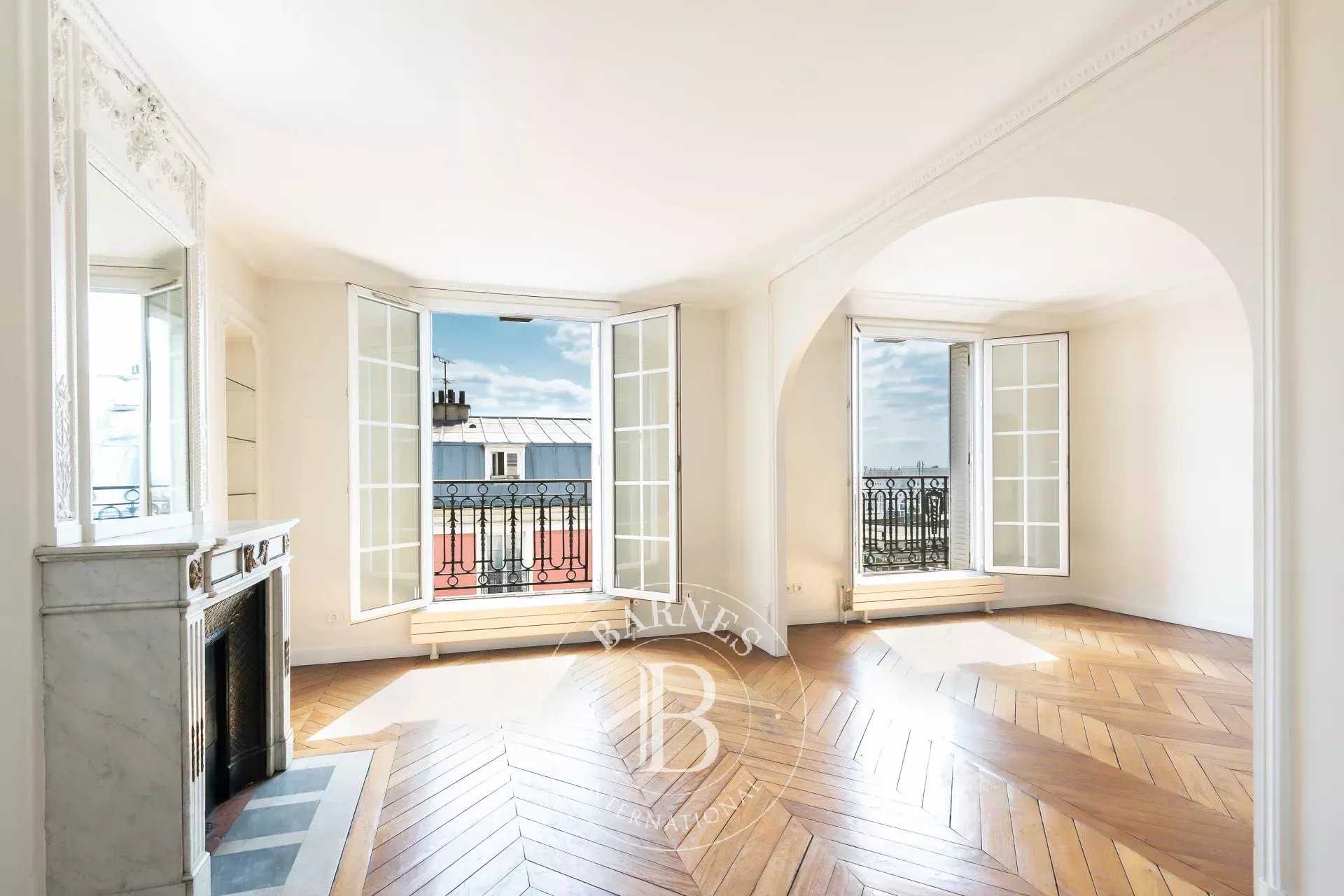 Apartment Paris 75018  -  ref 82618138 (picture 1)
