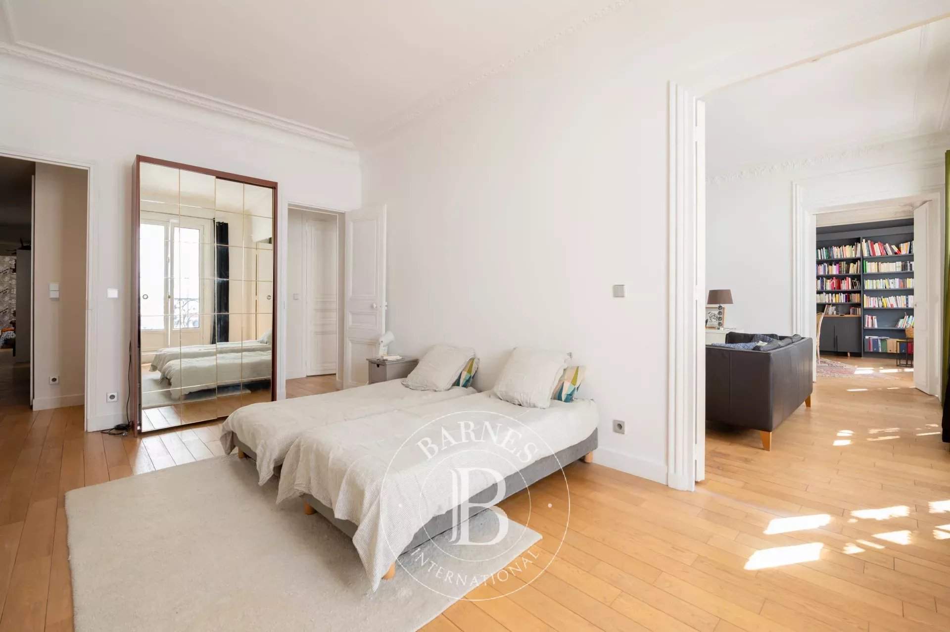 Paris  - Apartment 3 Bedrooms - picture 8
