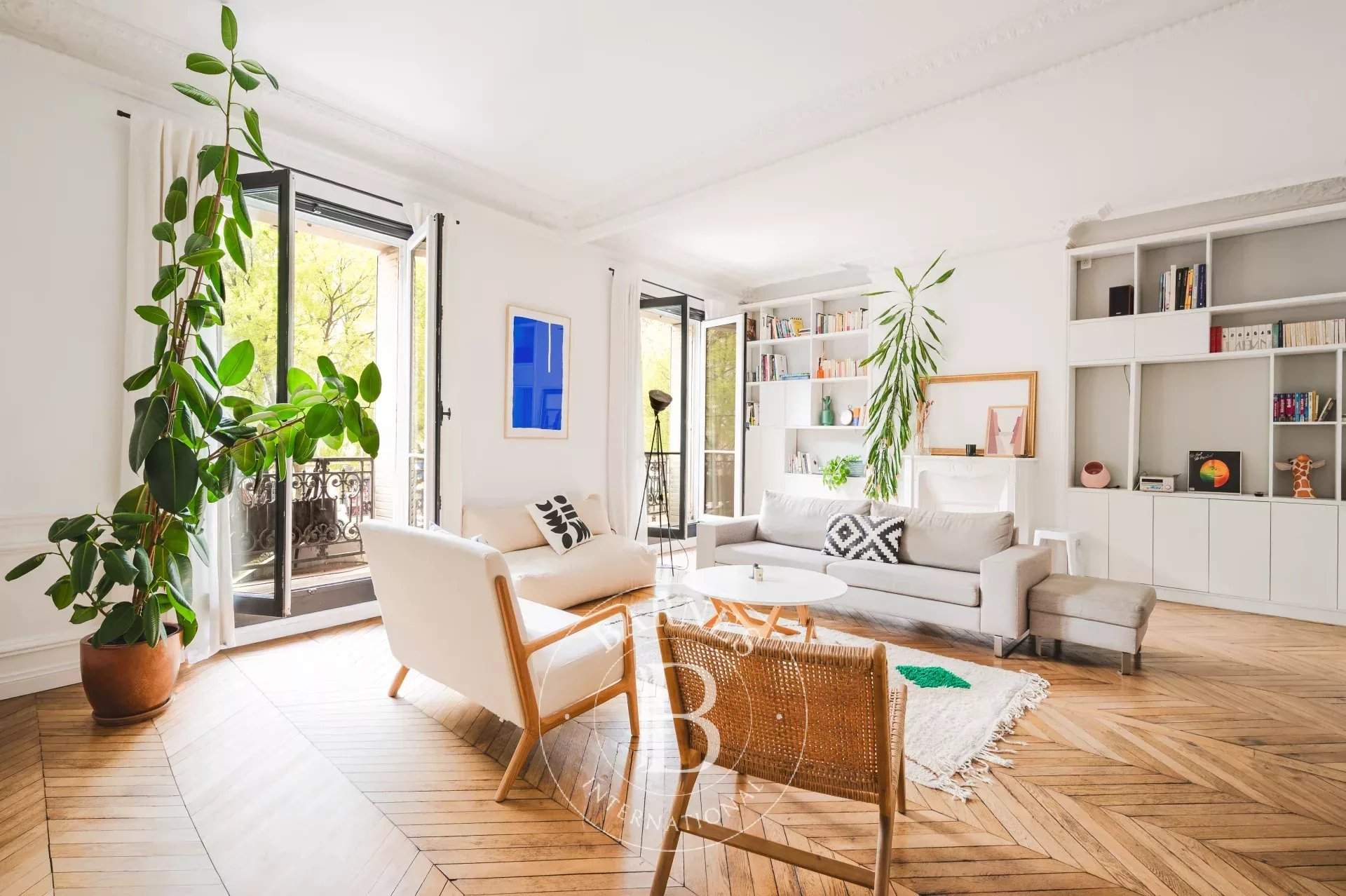 Paris  - Appartement 4 Pi&egrave;ces 3 Chambres - picture 1