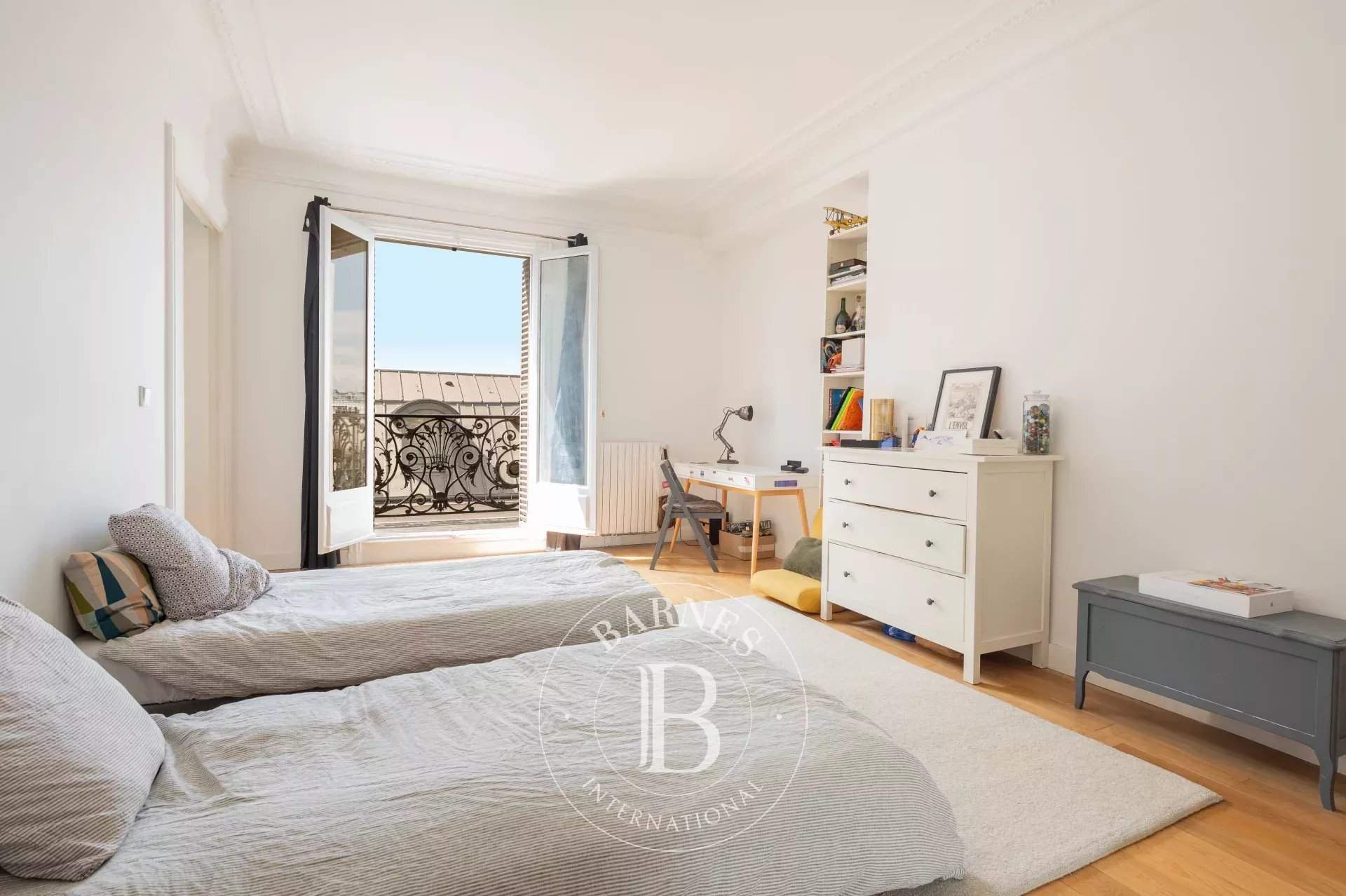 Paris  - Apartment 3 Bedrooms - picture 13