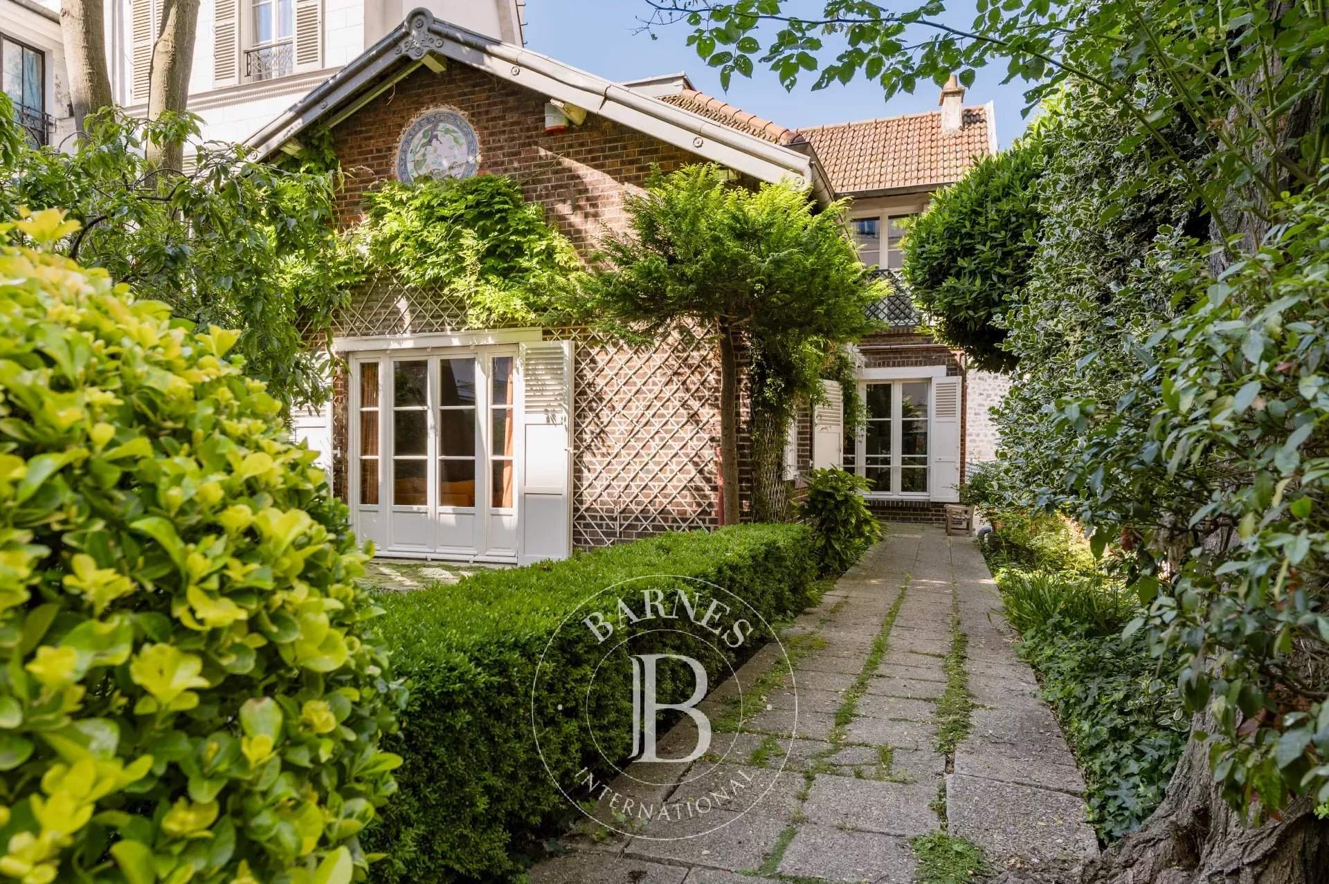 Paris  - House 4 Bedrooms - picture 2