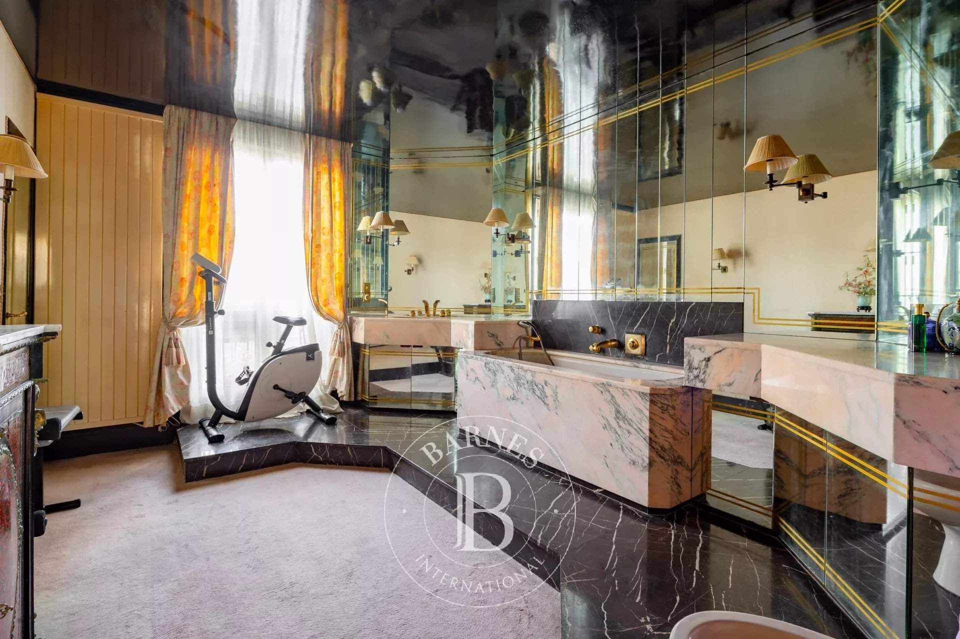 Paris  - House 4 Bedrooms - picture 9