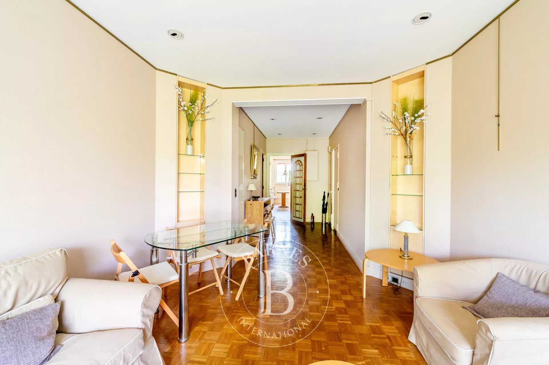 Neuilly-sur-Seine  - Apartment 