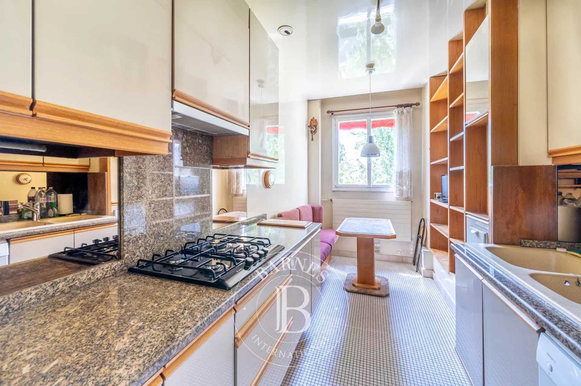 Neuilly-sur-Seine  - Apartment 