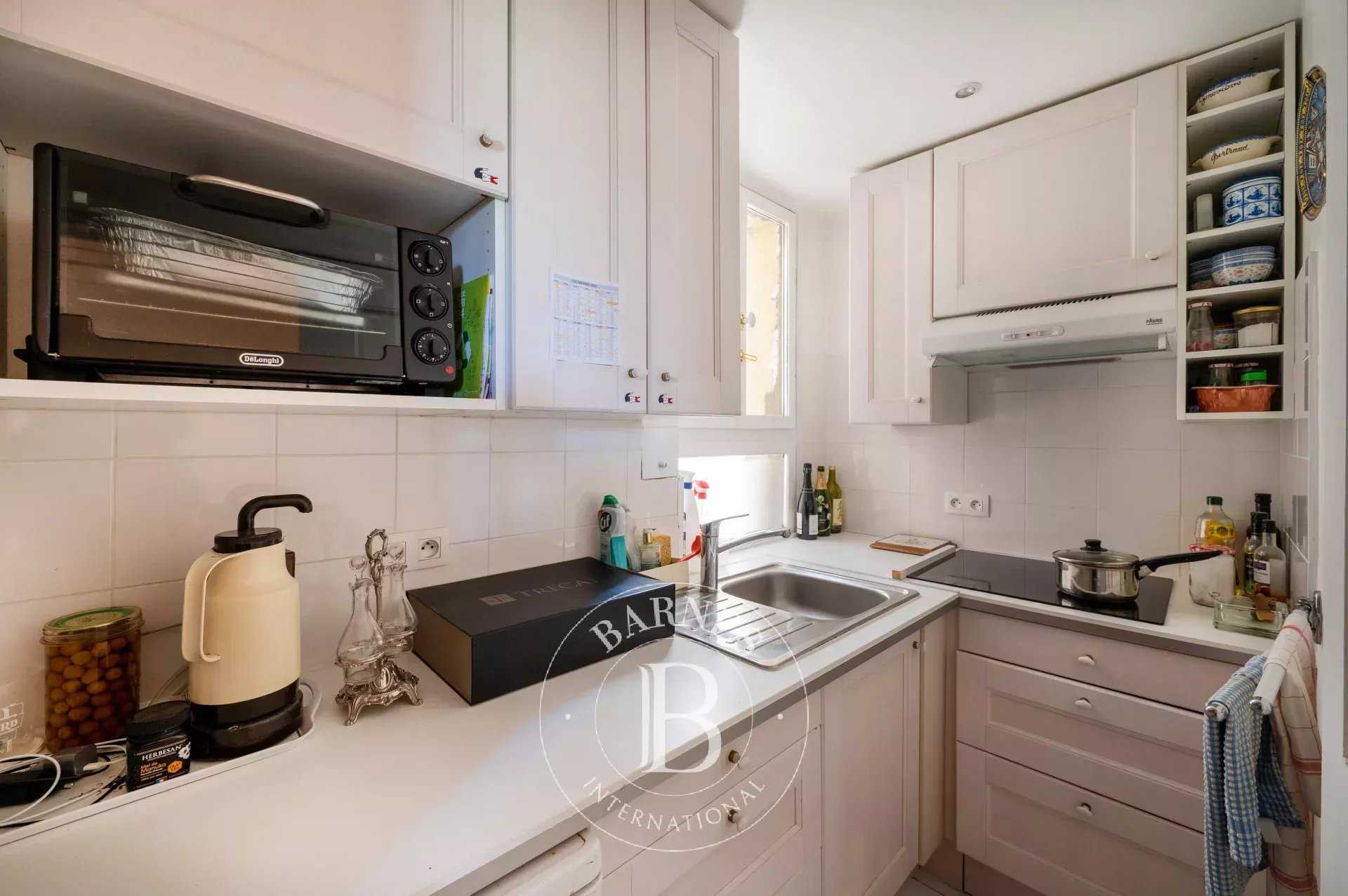 Neuilly-sur-Seine  - Apartment 